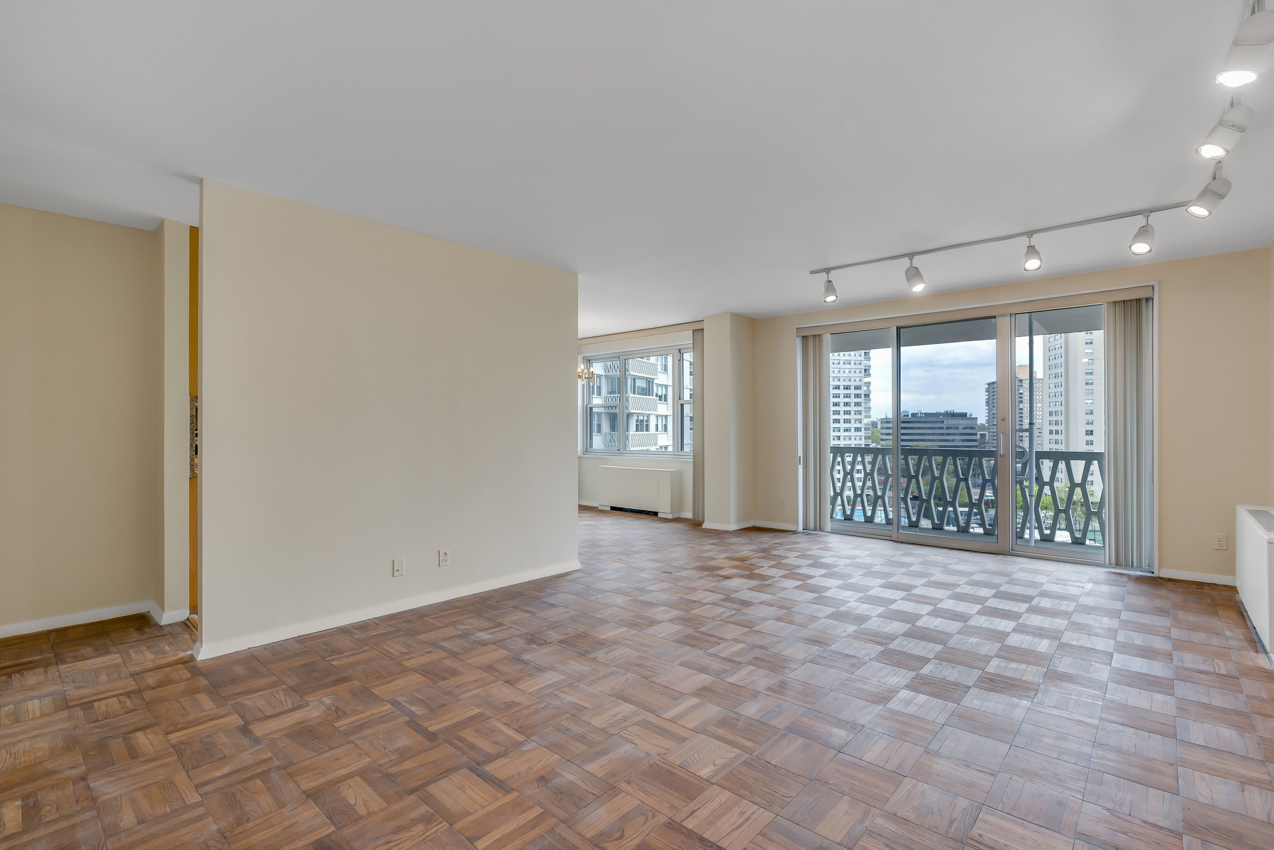 2000 Linwood Avenue Unit# 9U