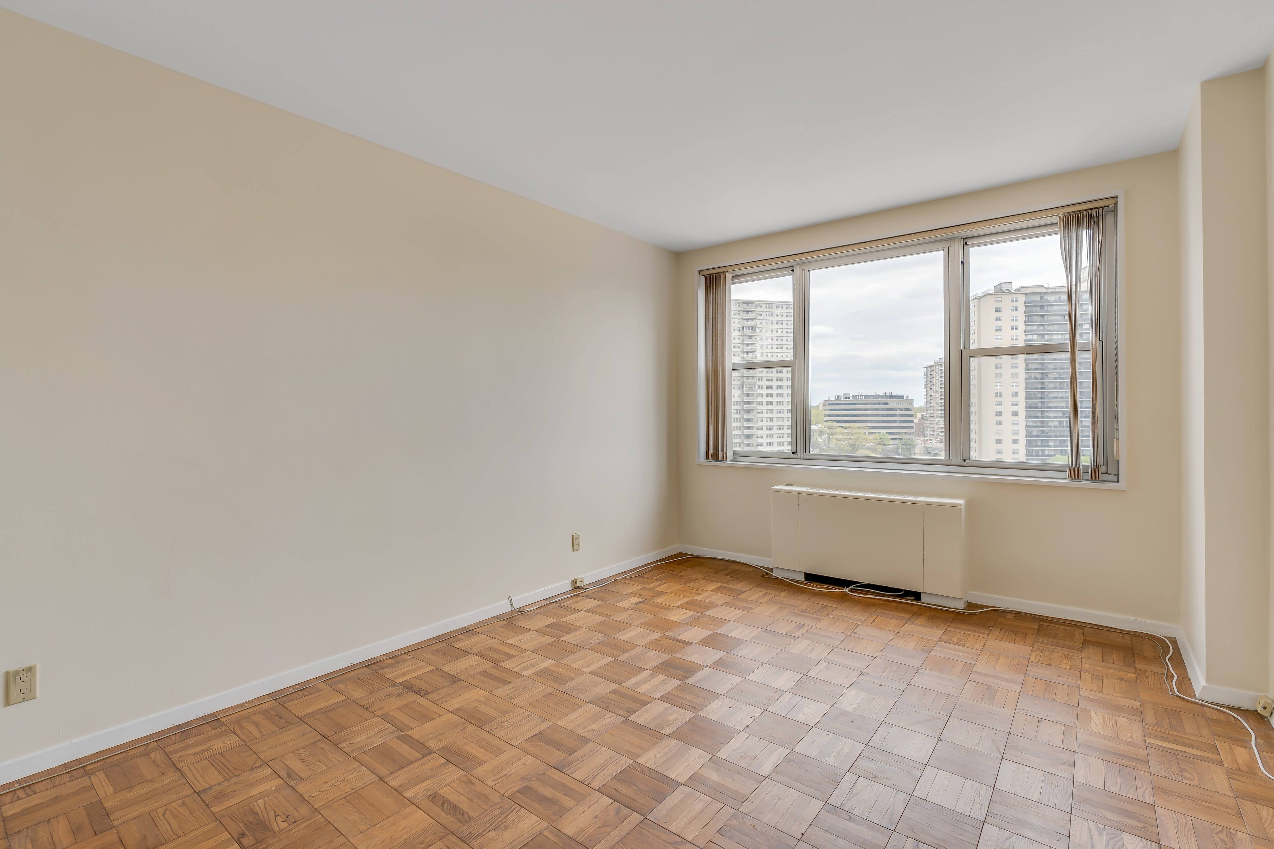2000 Linwood Avenue, #9V 
