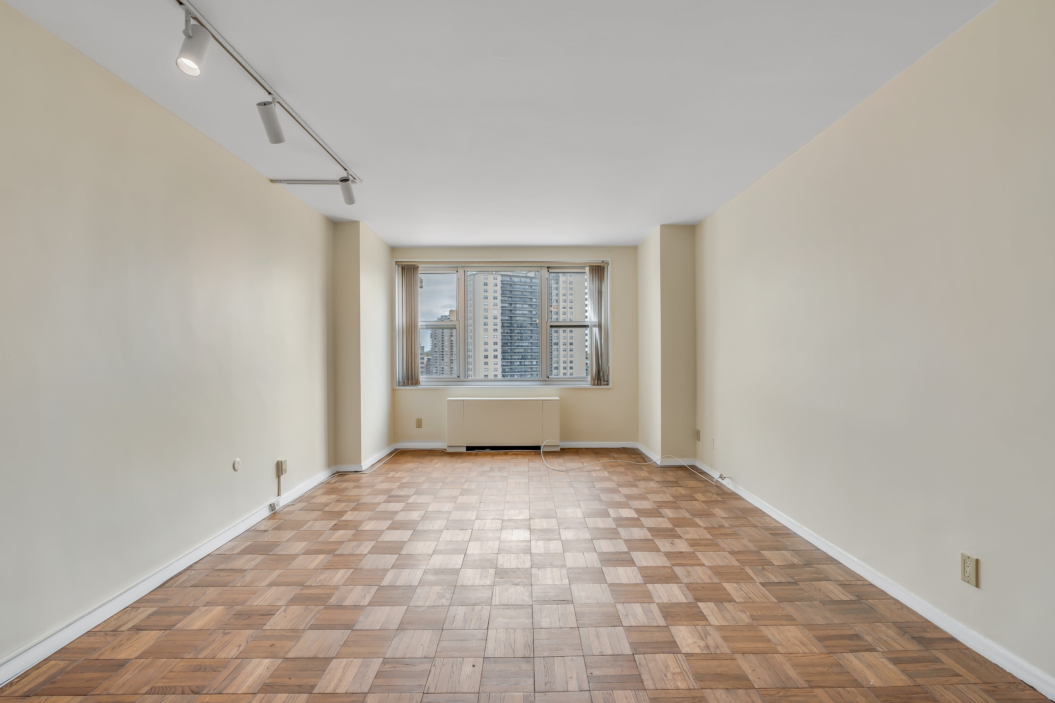 2000 Linwood Avenue, #9V 