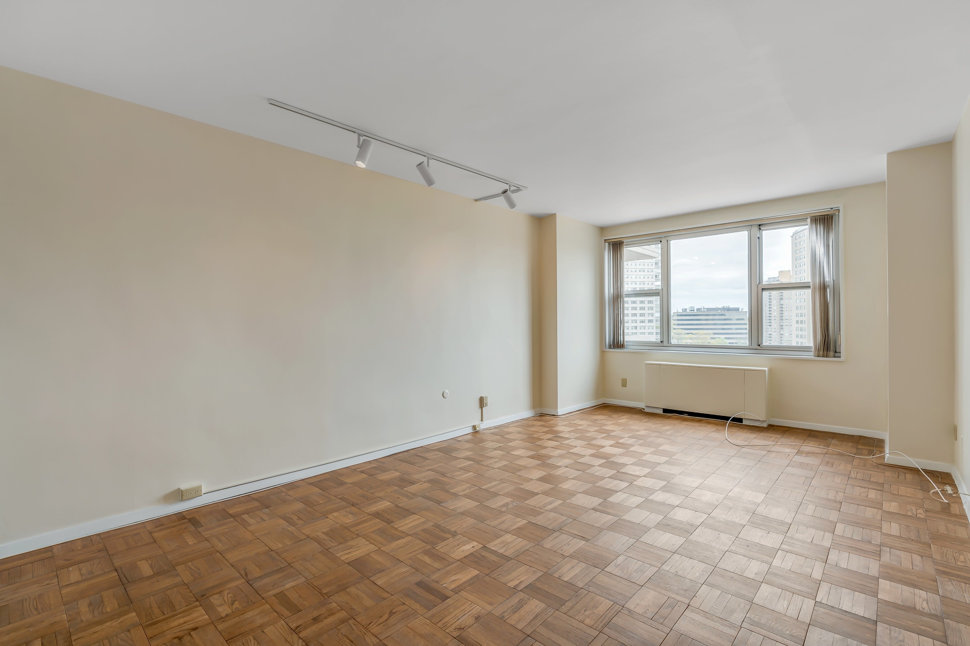 2000 Linwood Avenue, #9V 