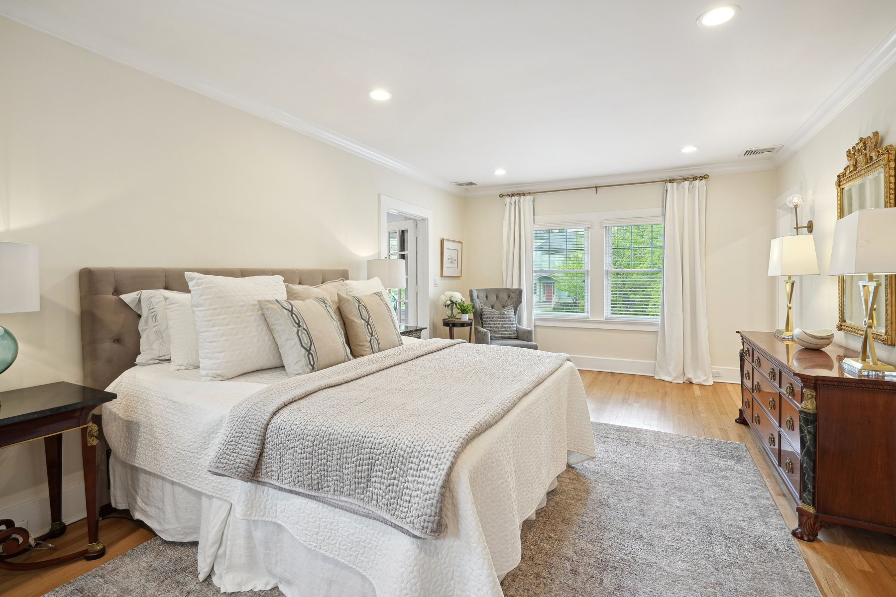 142 Bellevue Ave 