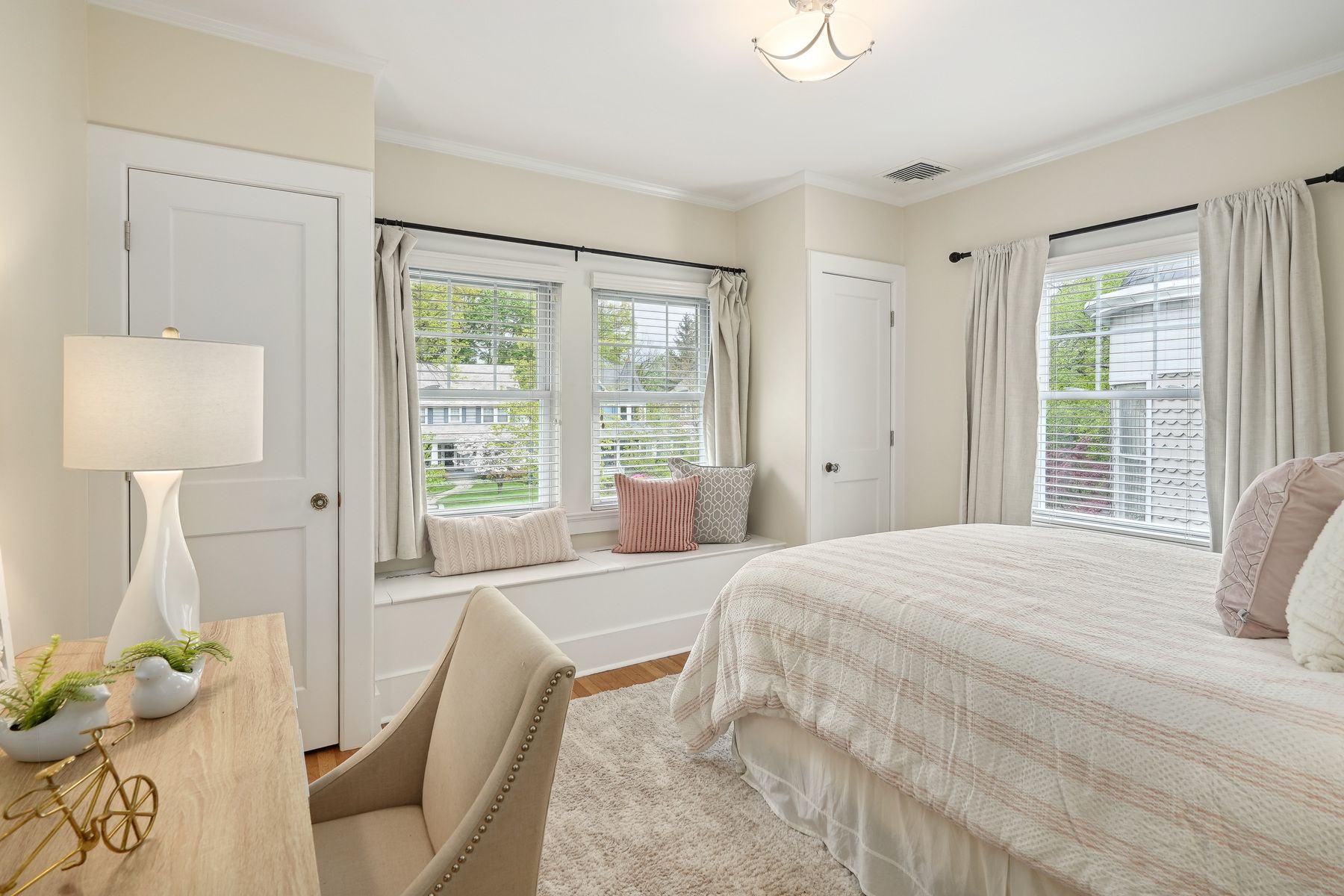 142 Bellevue Ave 
