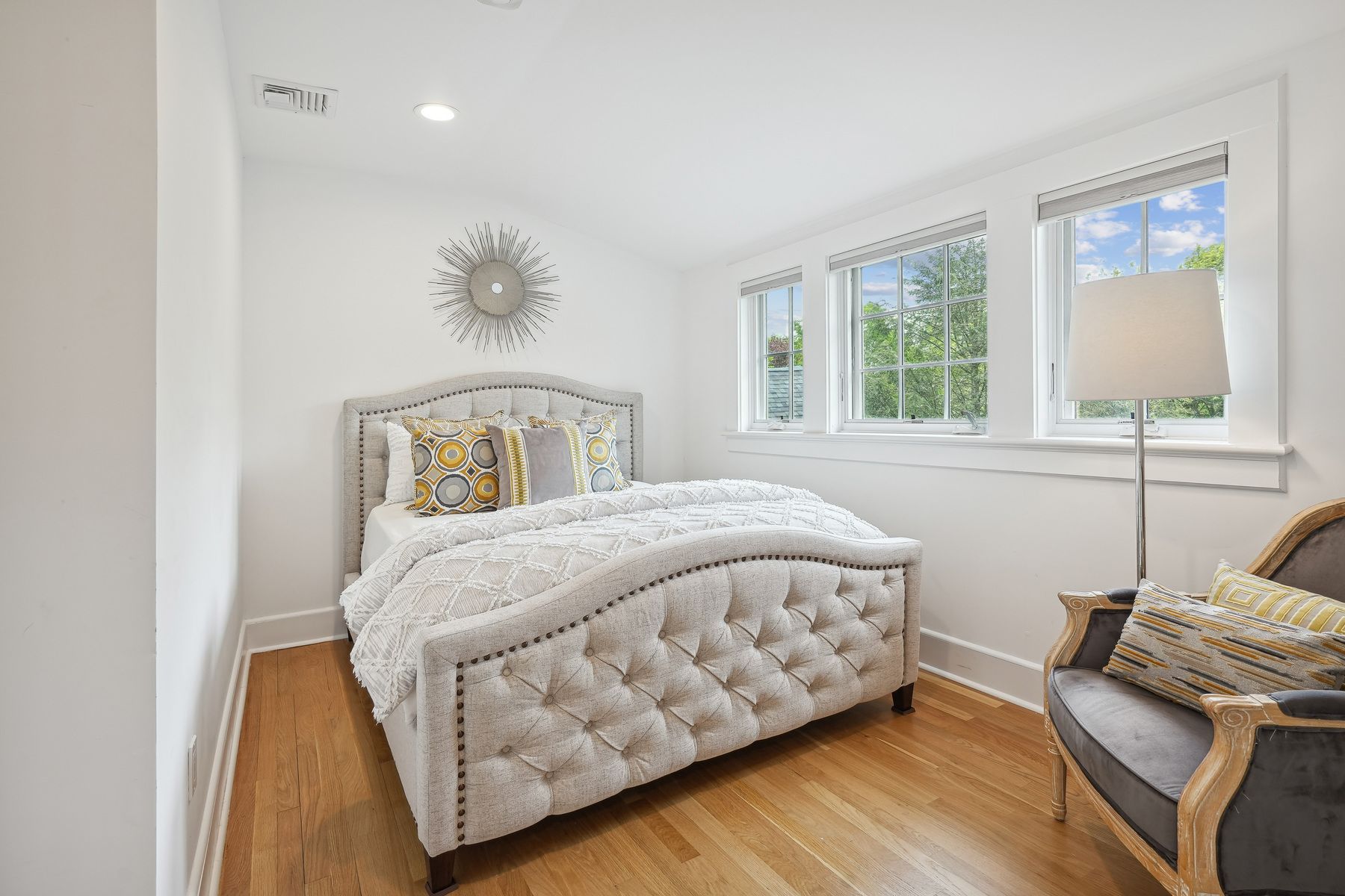 142 Bellevue Ave 