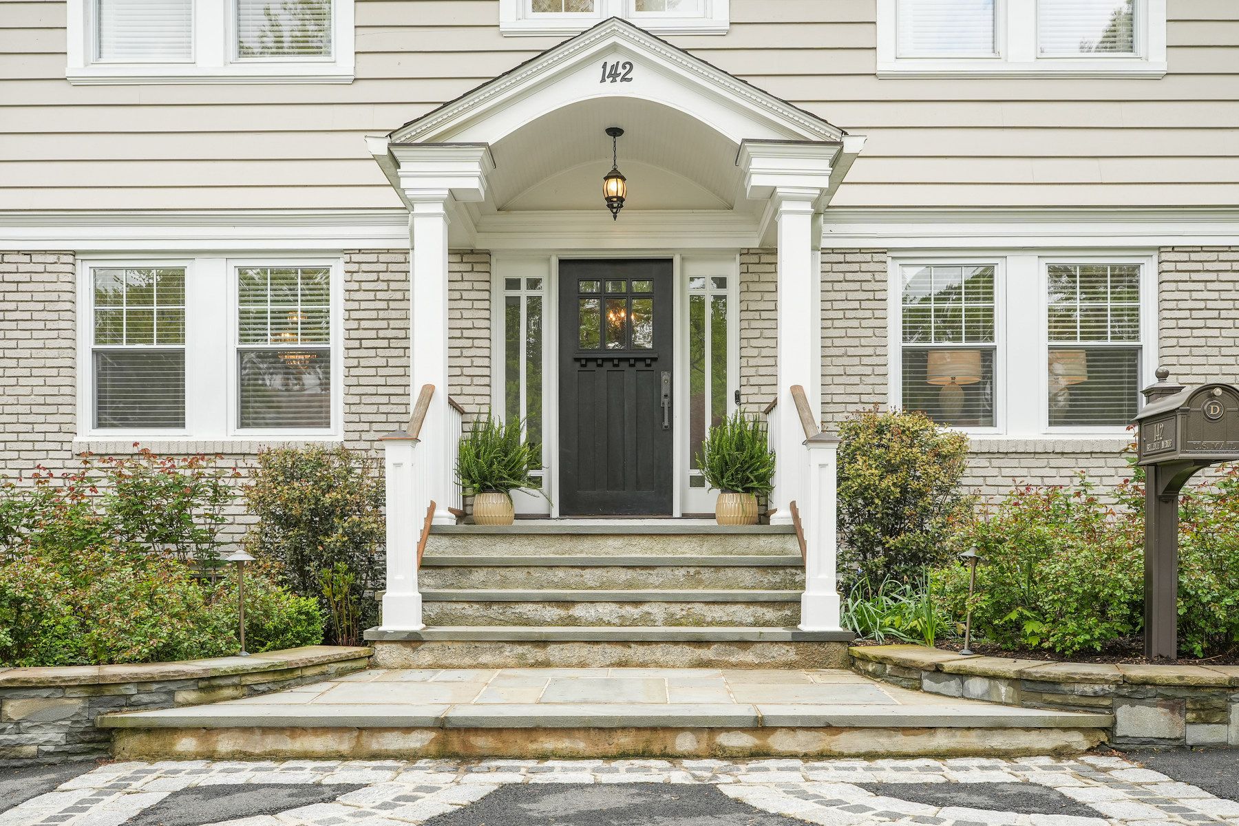 142 Bellevue Ave 