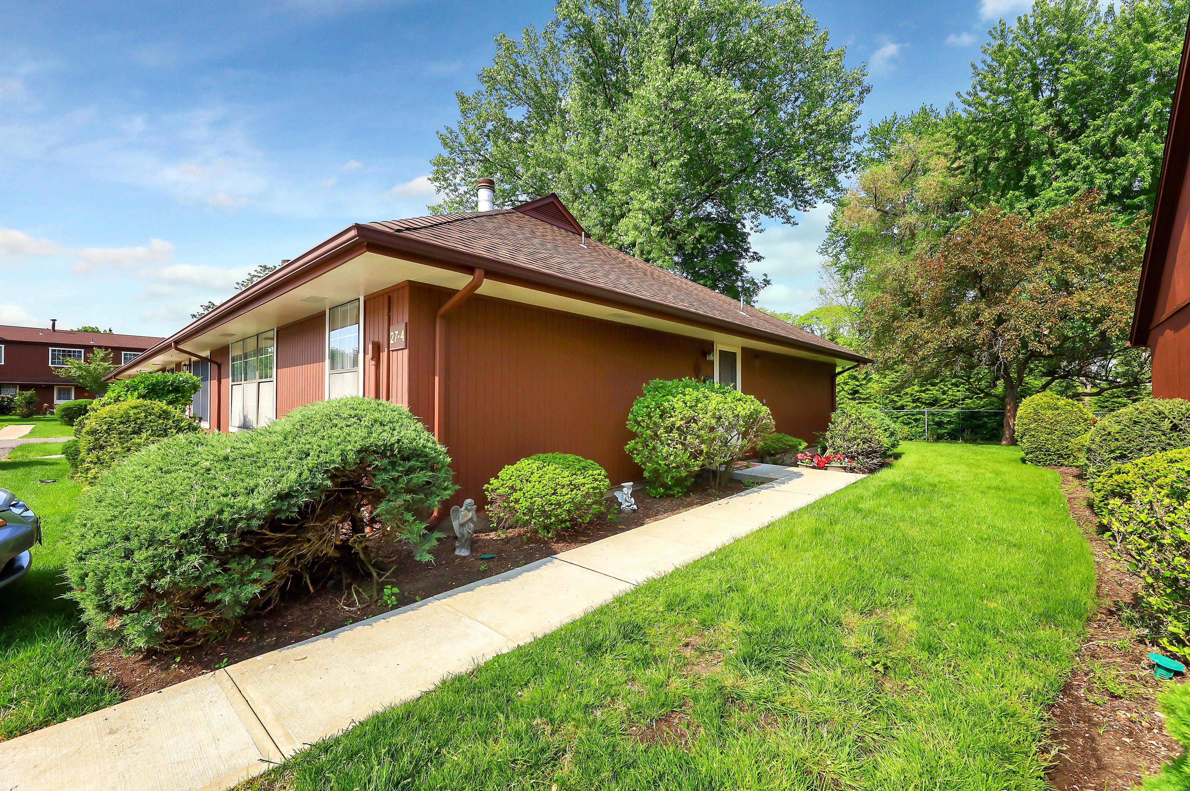27-4 Tamaron Drive 