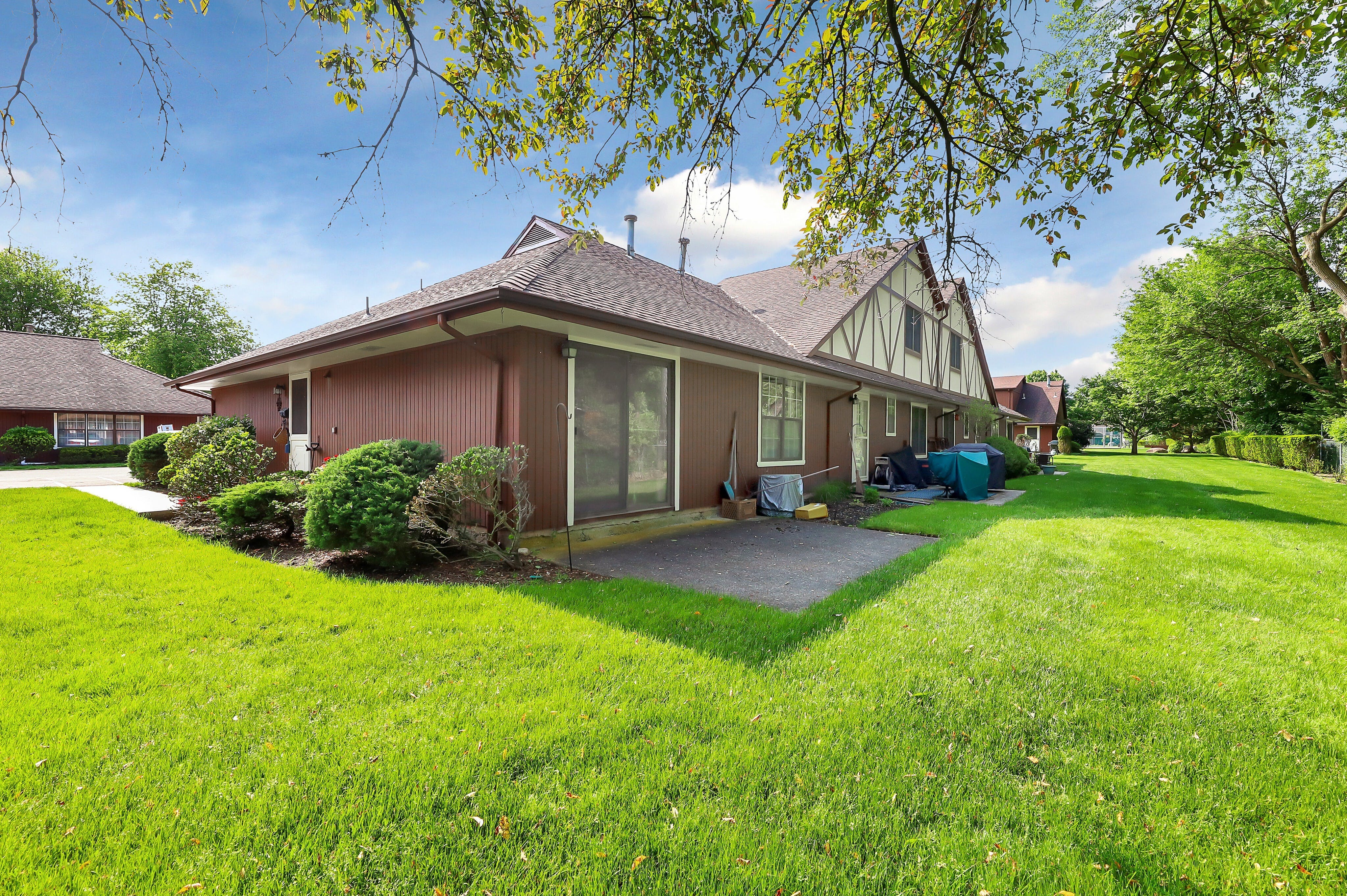 27-4 Tamaron Drive 