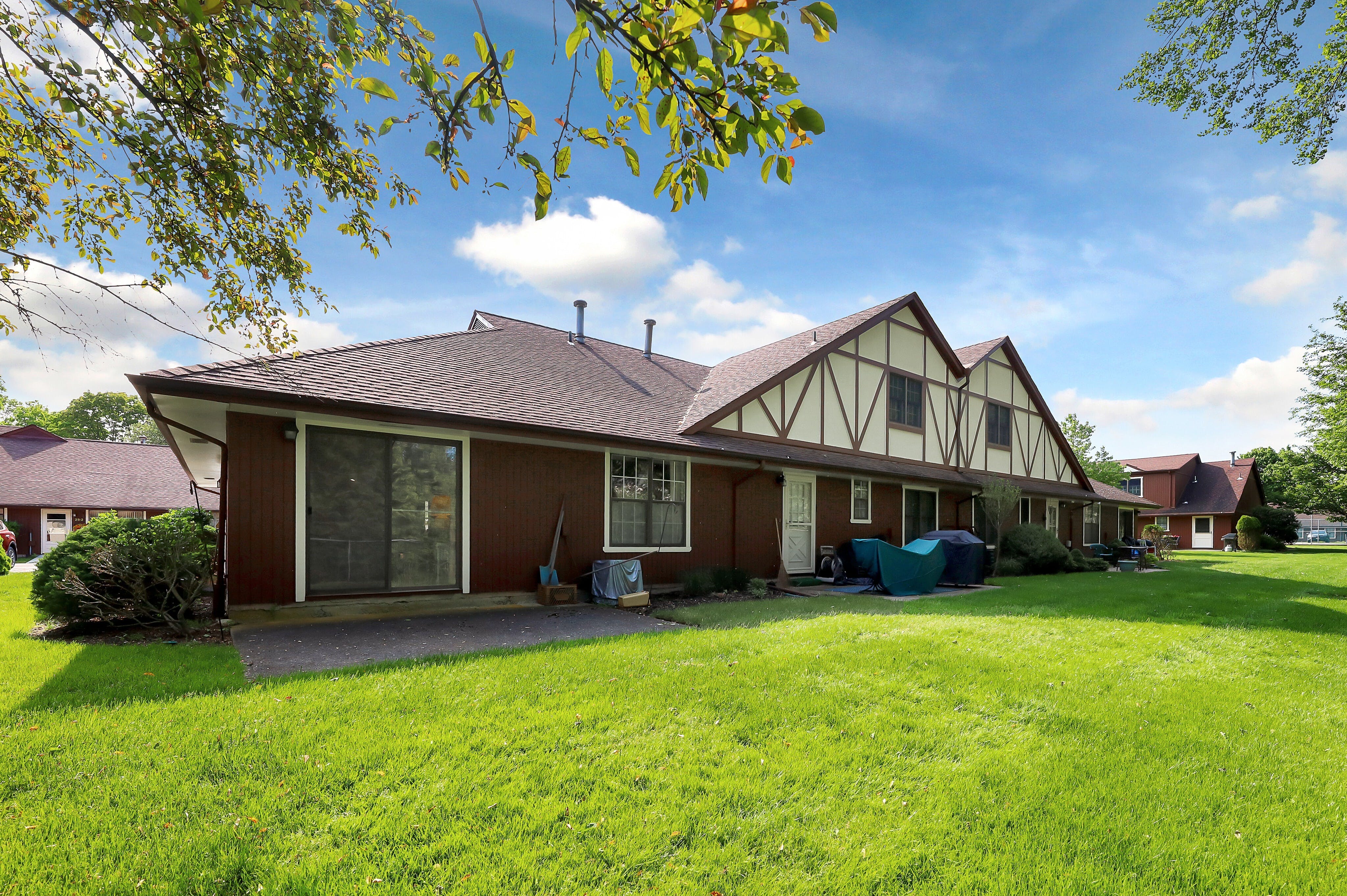 27-4 Tamaron Drive 