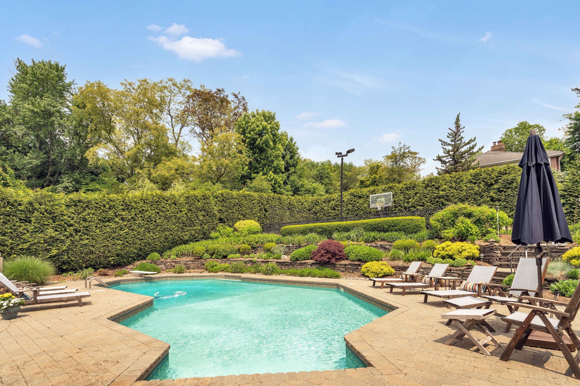 511 East Saddle River Road 