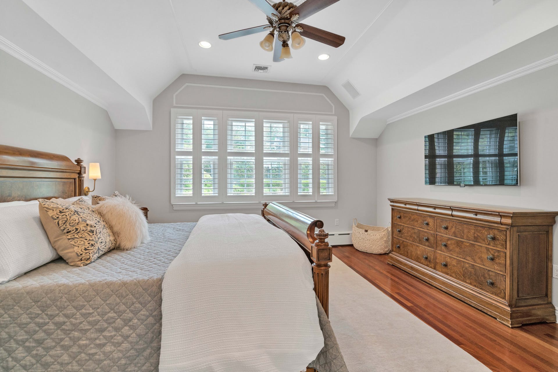 511 East Saddle River Road 