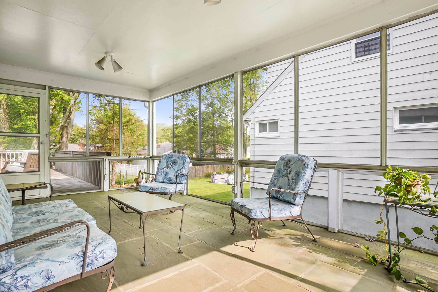 33 Oak Crest Road 