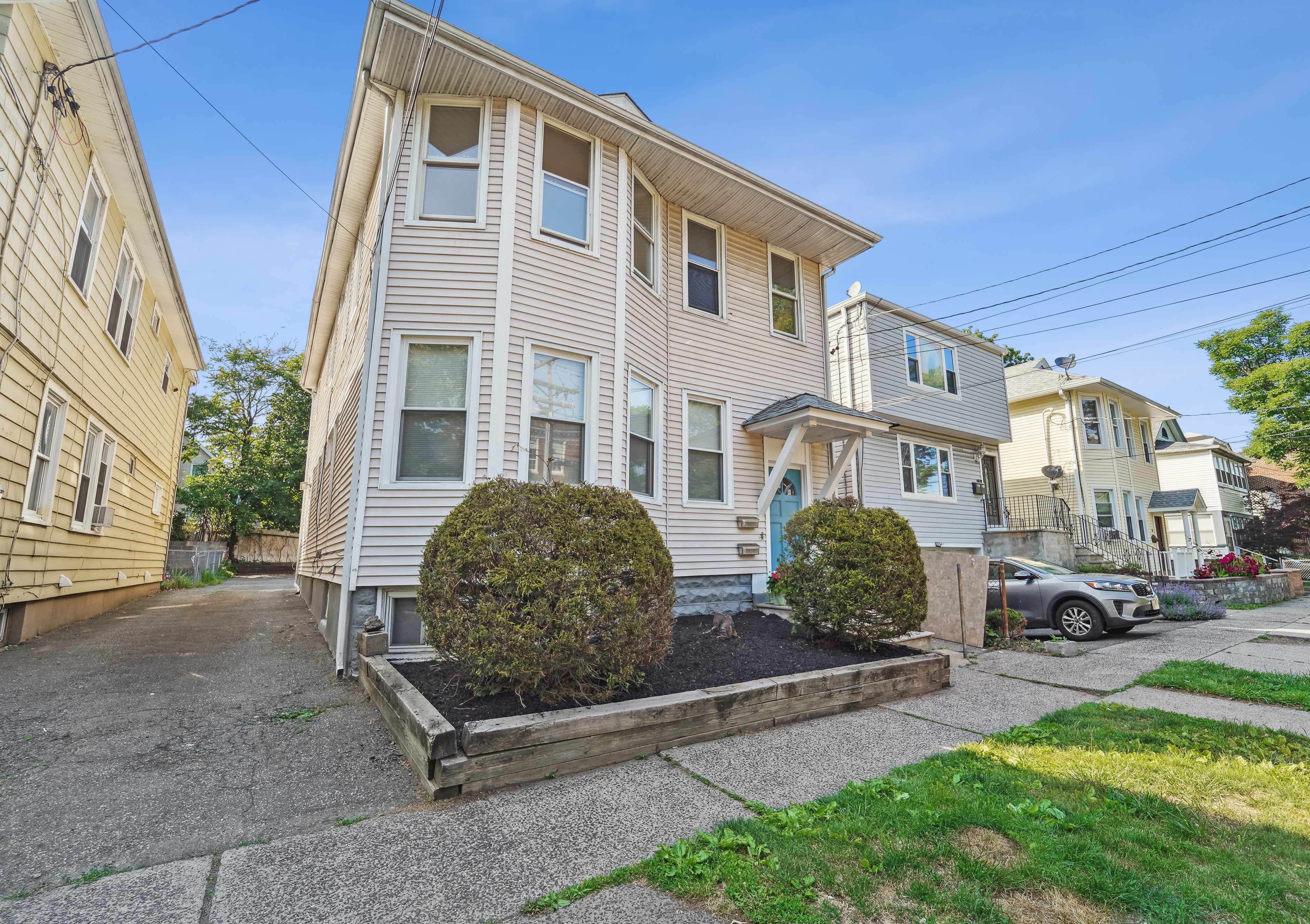 14 Maple Avenue 
