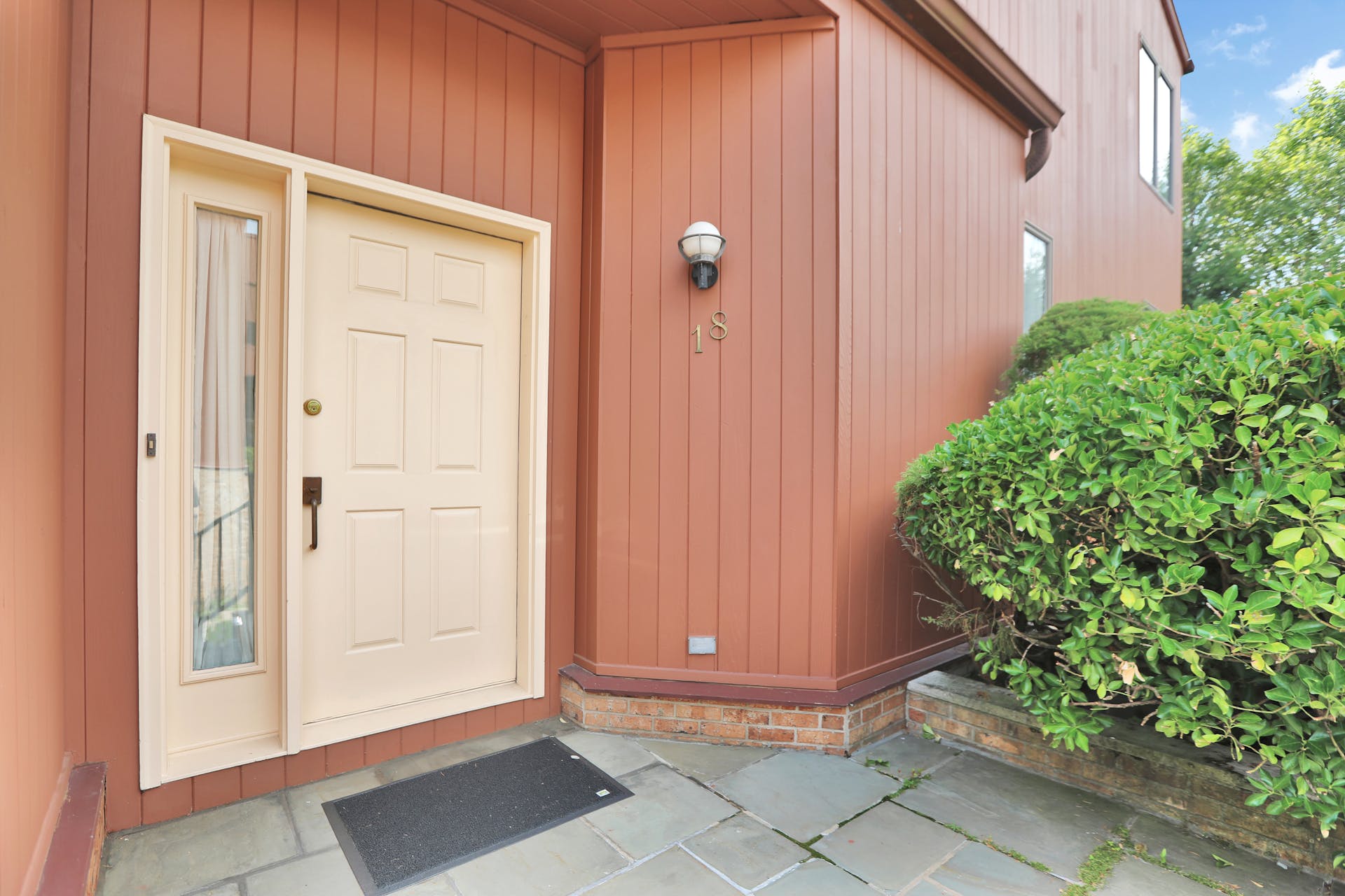 18 Sutton Place