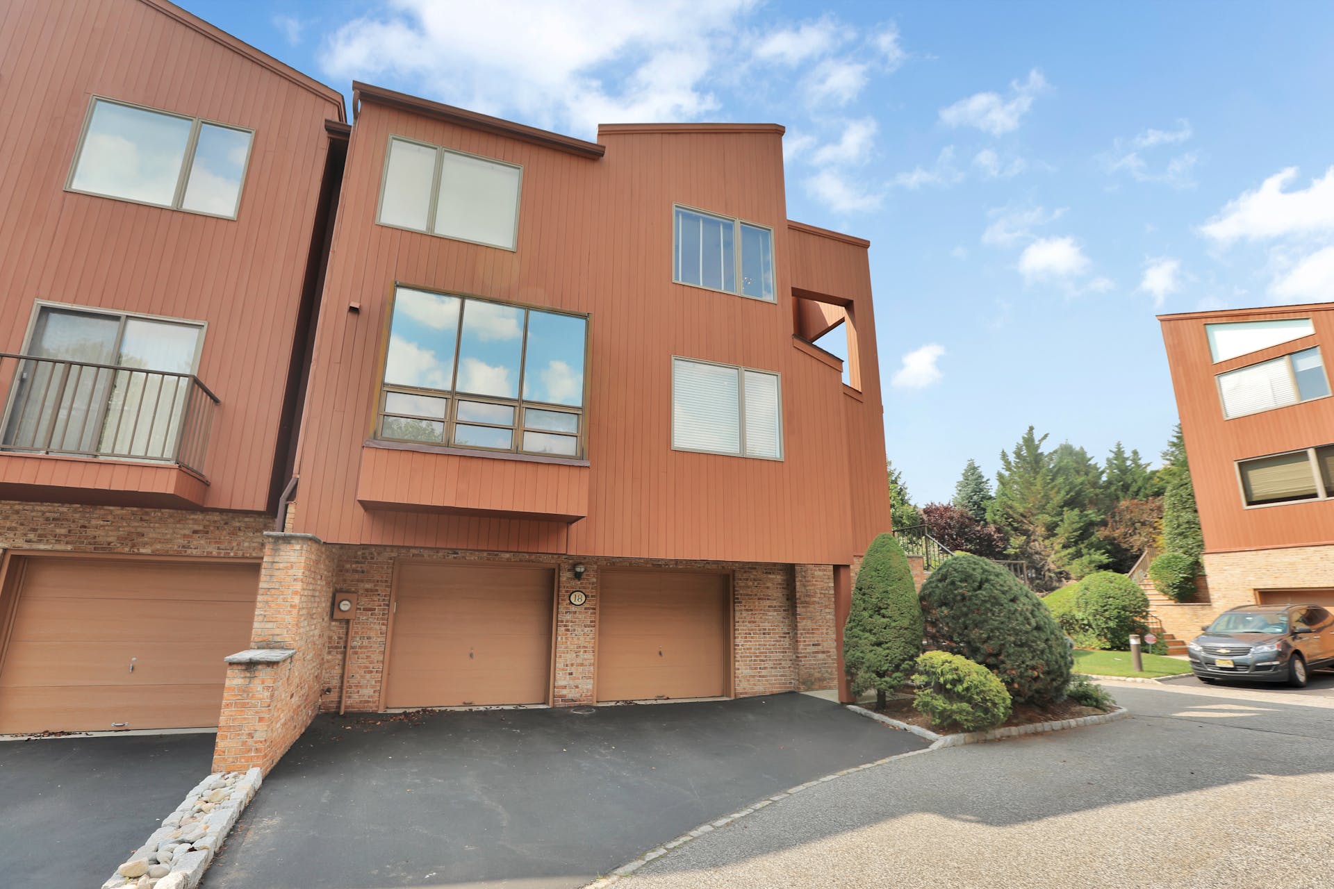 18 Sutton Place