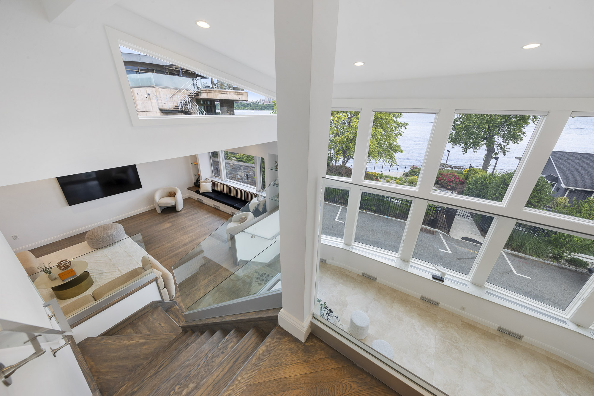 10 Shore Road