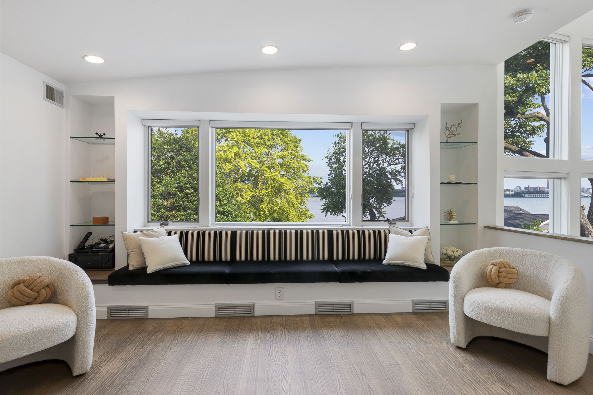 10 Shore Road