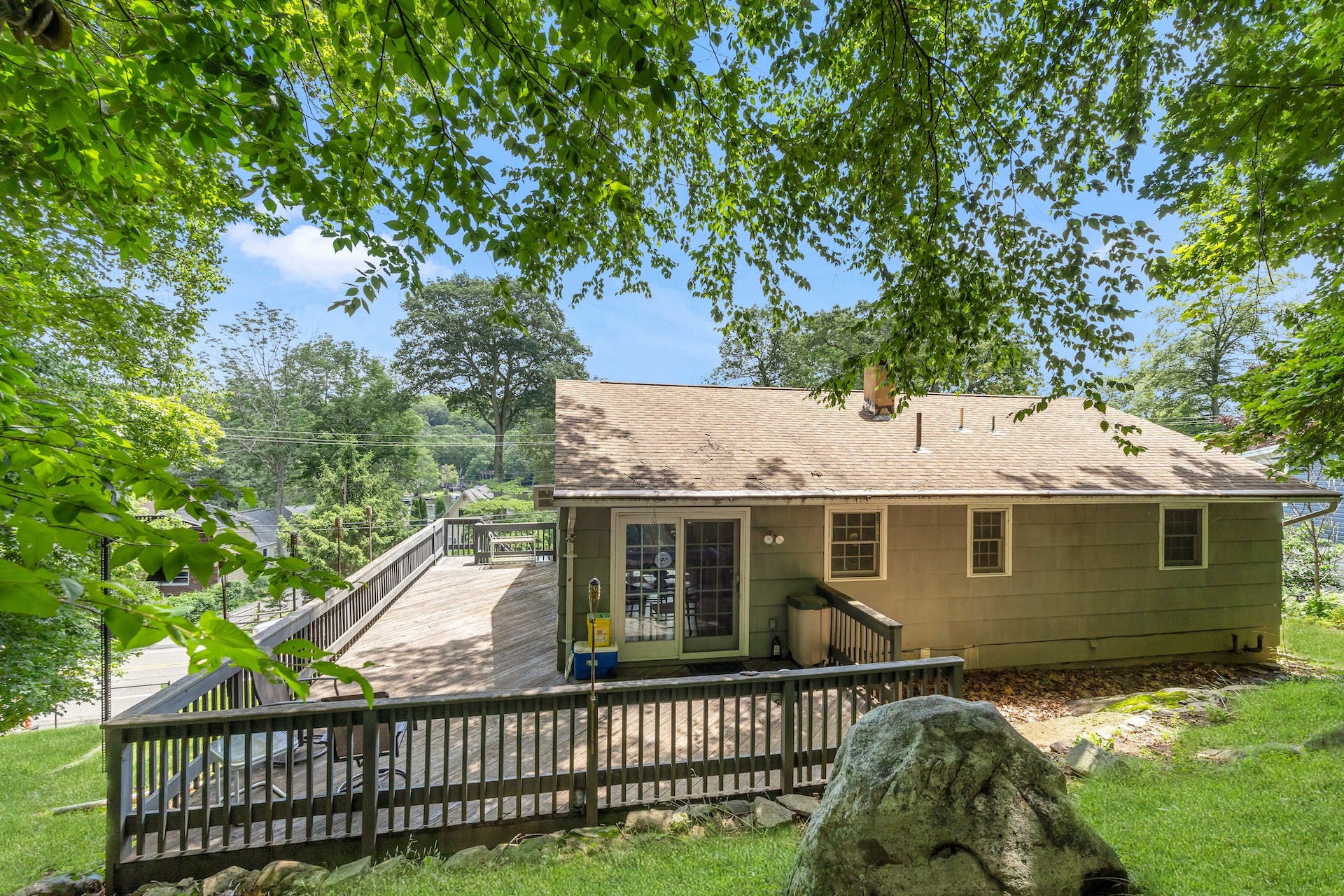 219 Lakeside Avenue