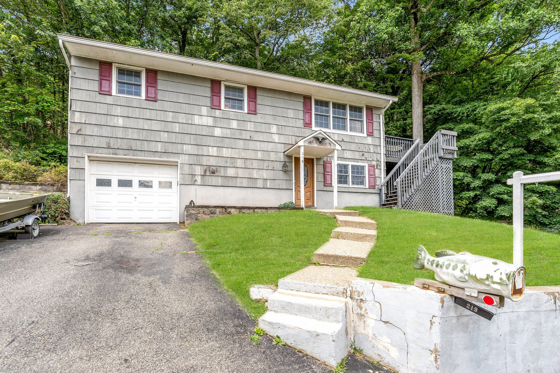 219 Lakeside Avenue