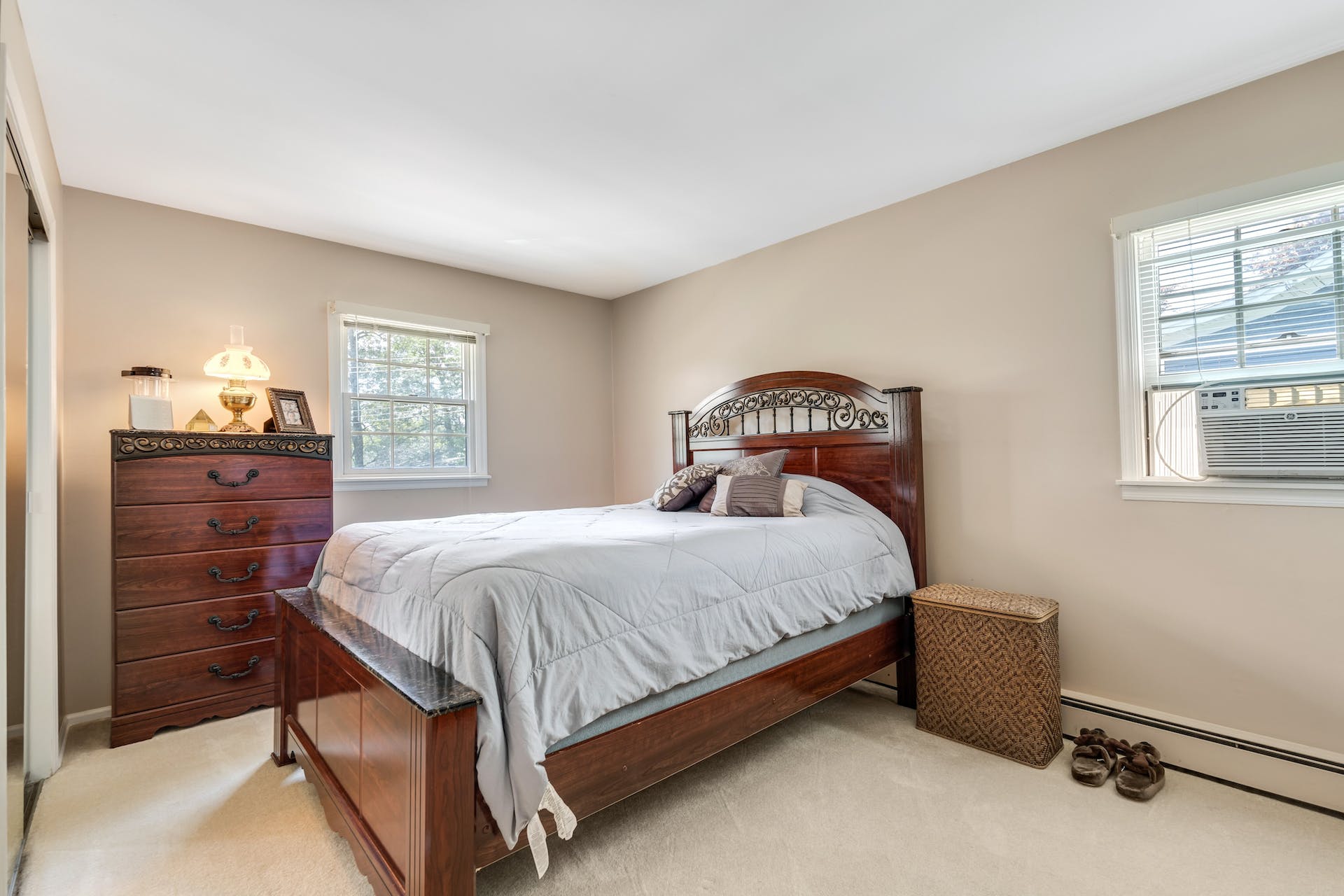 219 Lakeside Avenue