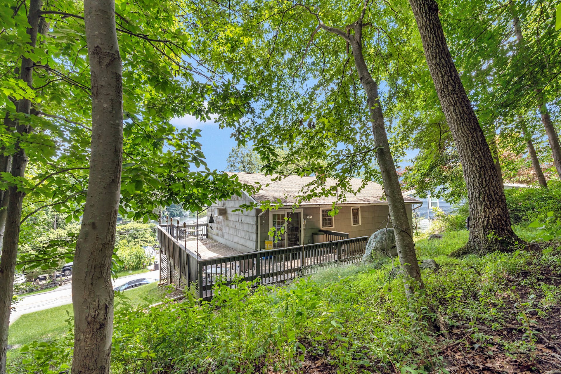 219 Lakeside Avenue