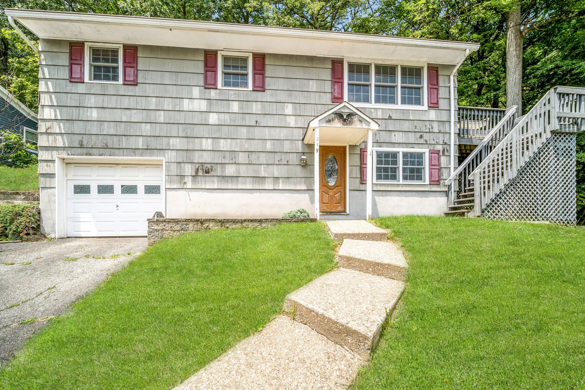 219 Lakeside Avenue