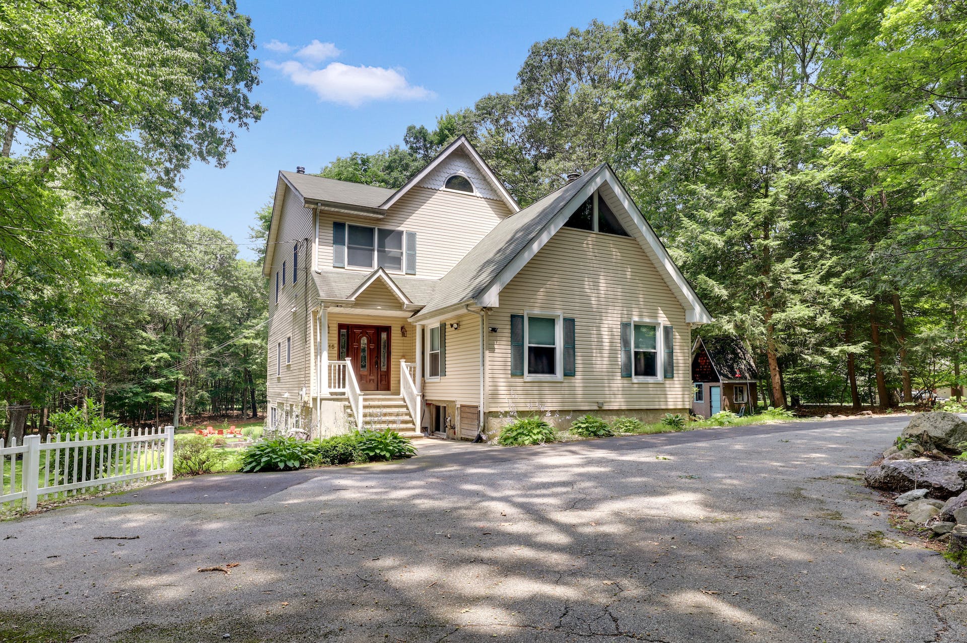 15 Lilly Road 