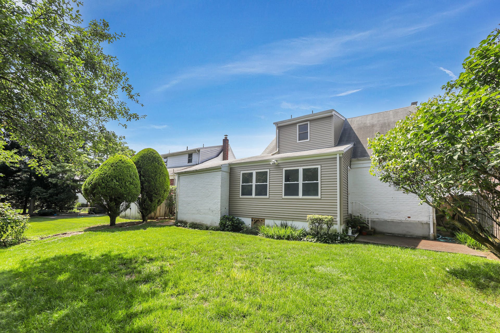 39-31 Brookside Avenue 