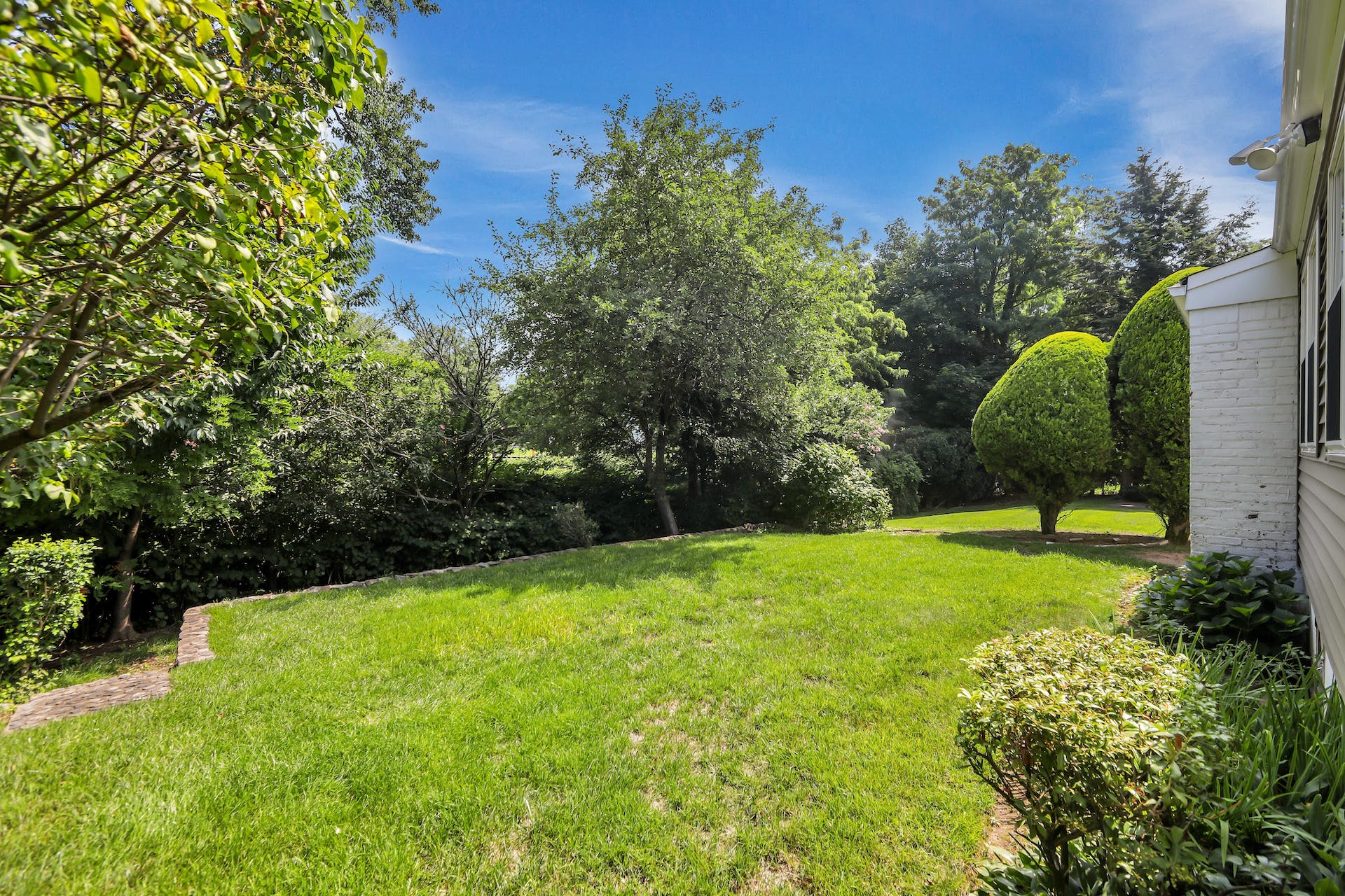 39-31 Brookside Avenue 