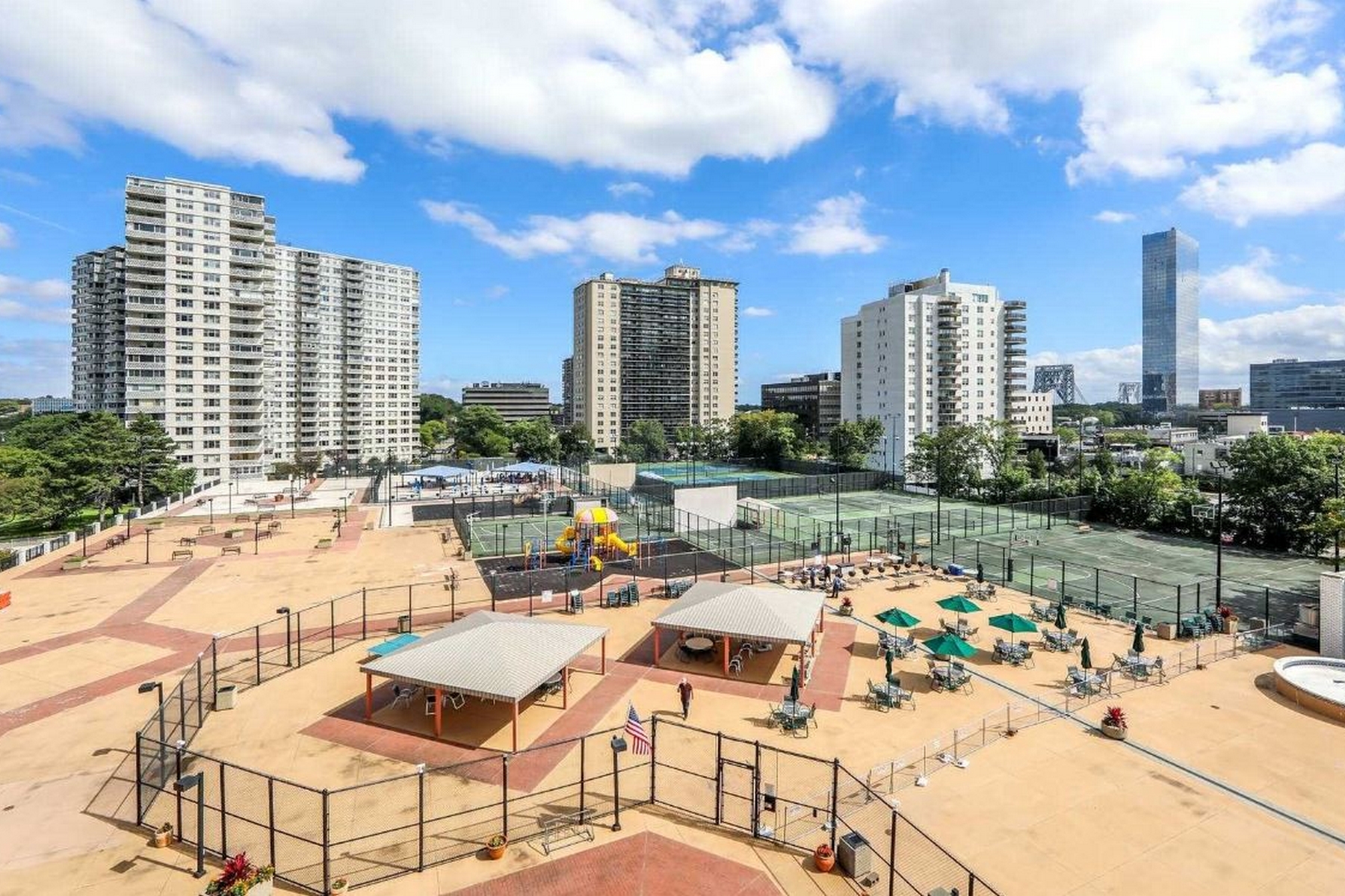 2000 Linwood Ave, Unit 19M 