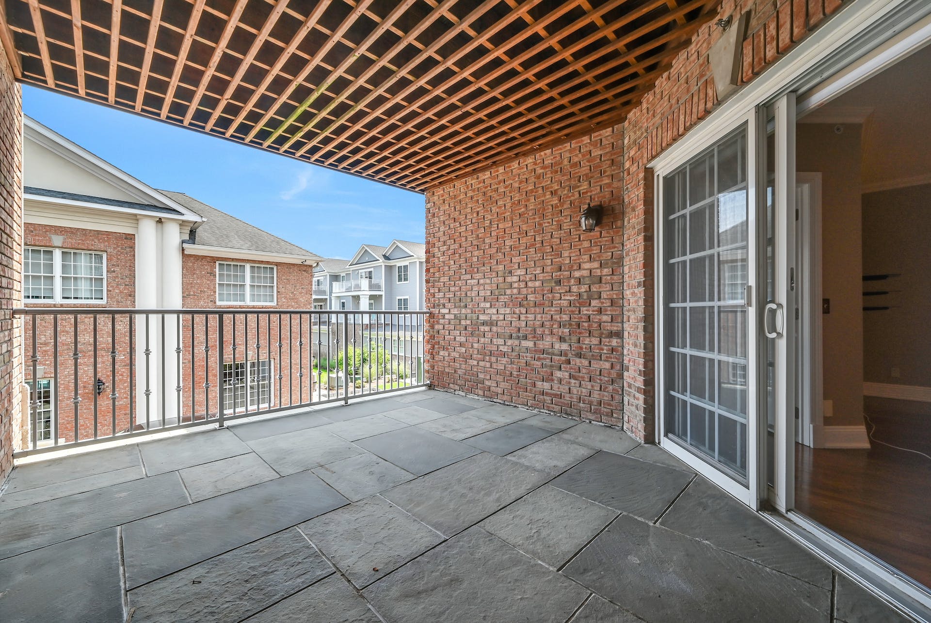 1203 Rio Vista Ln 