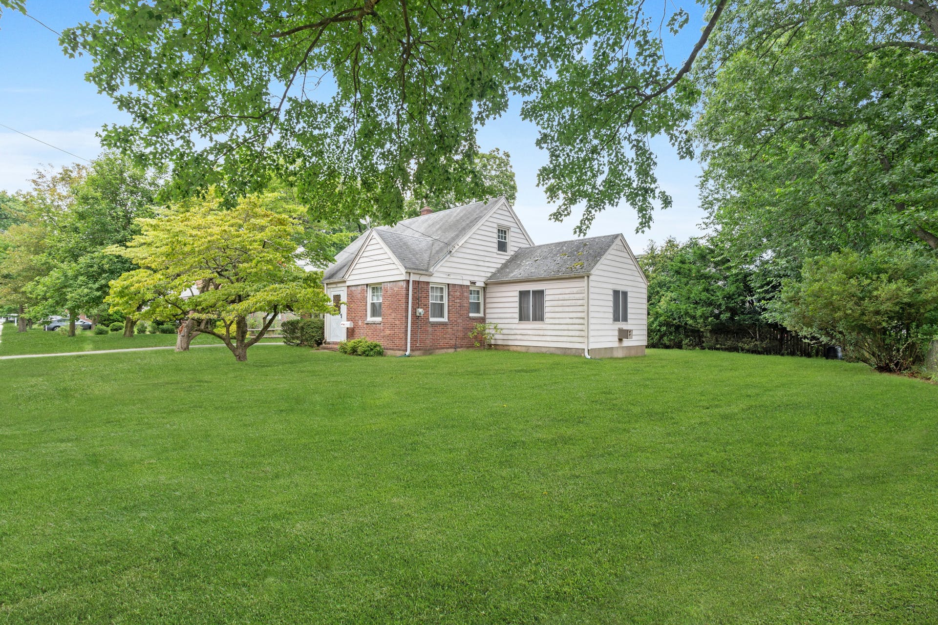 96 Brookside Ave