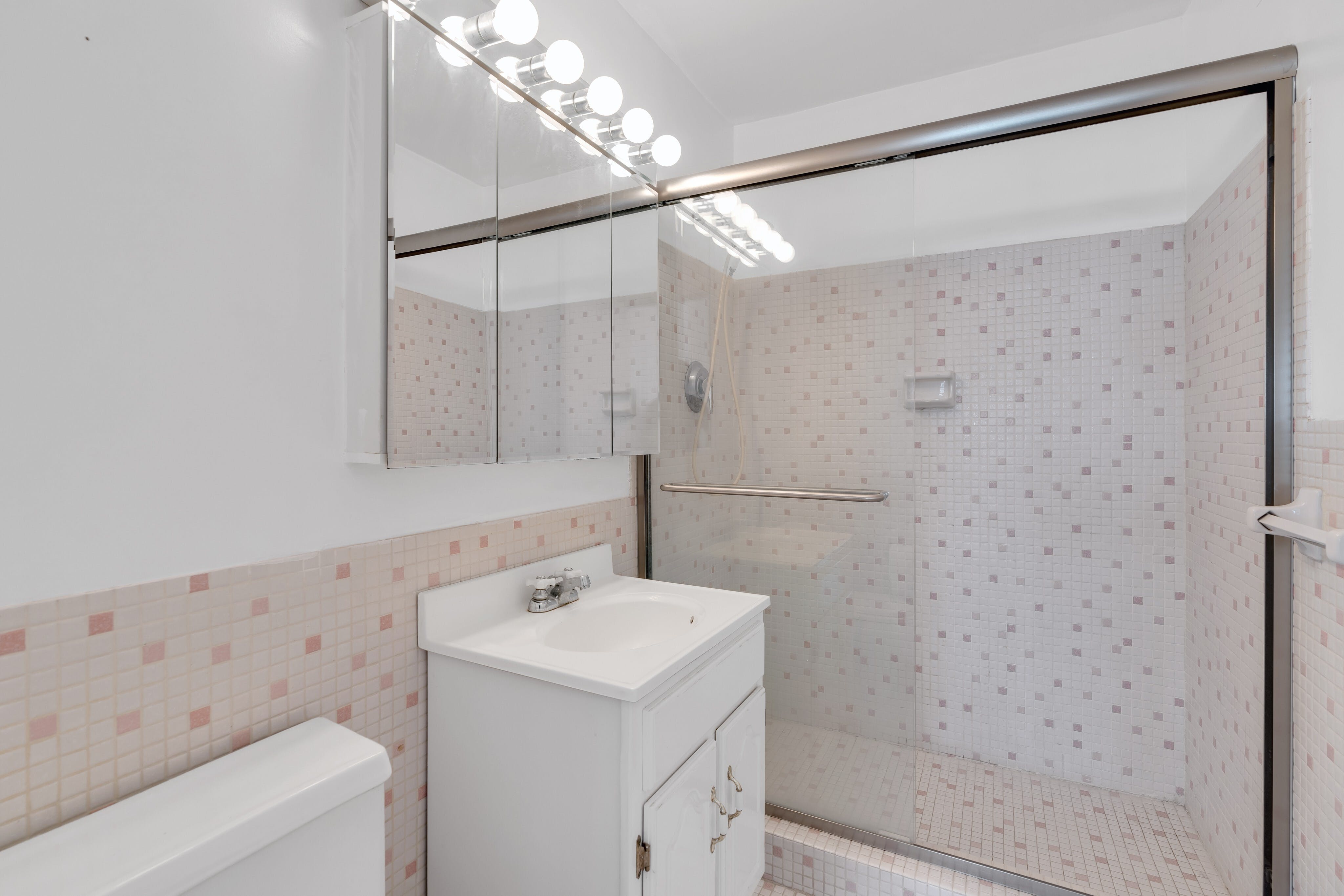 2100 Linwood Avenue Unit# 20T