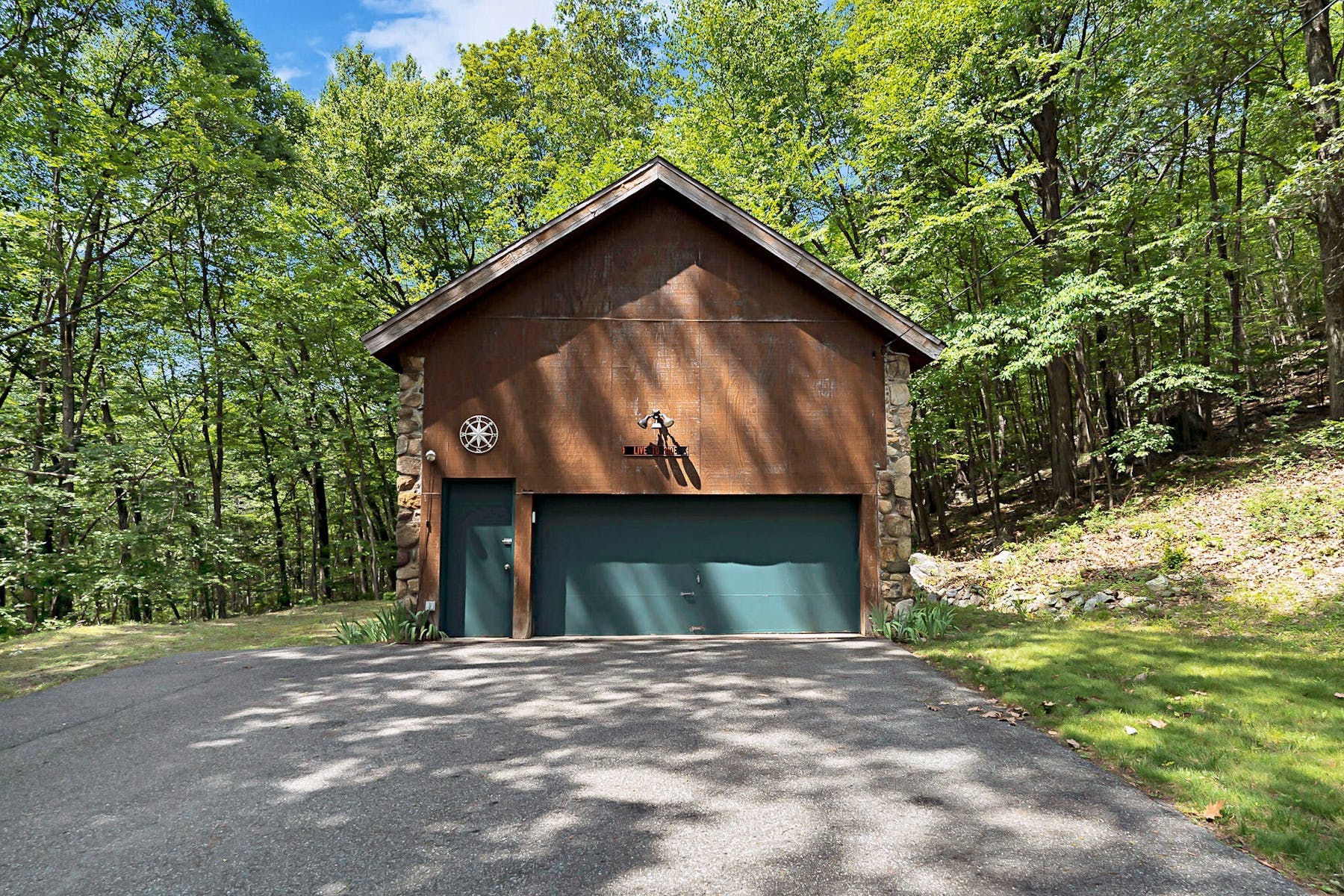 150 Stag Hill Road 