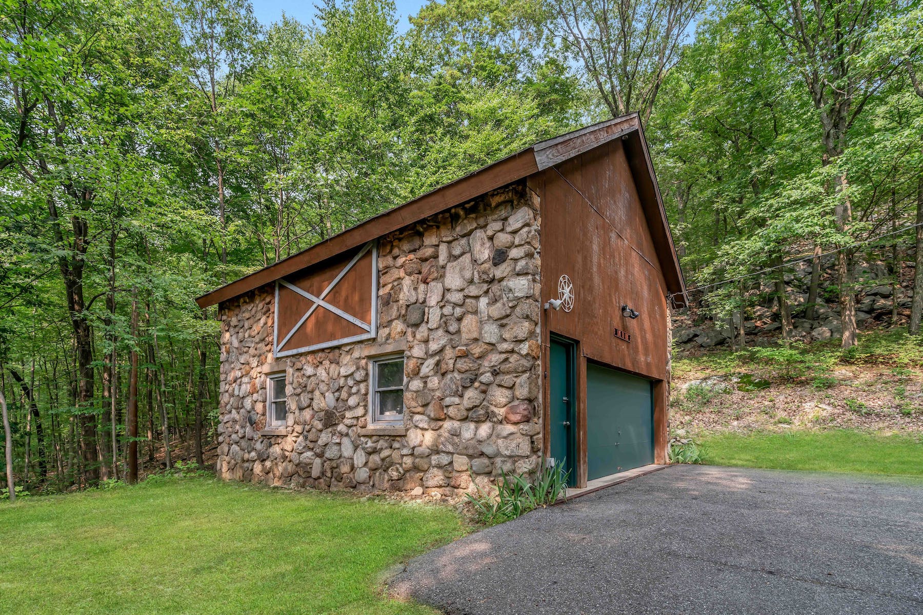 150 Stag Hill Road 