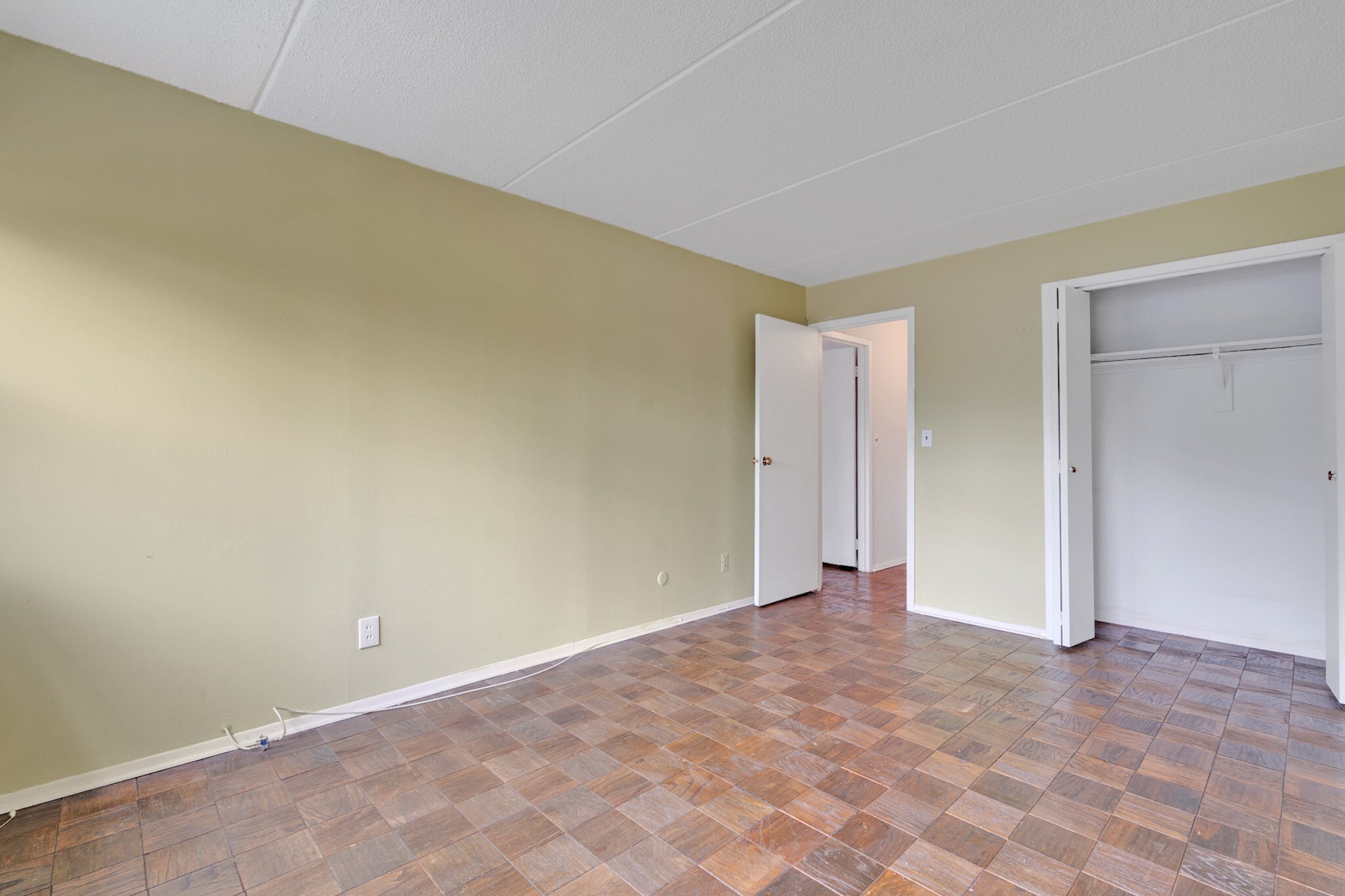 1600 Center Avenue Unit# 4H