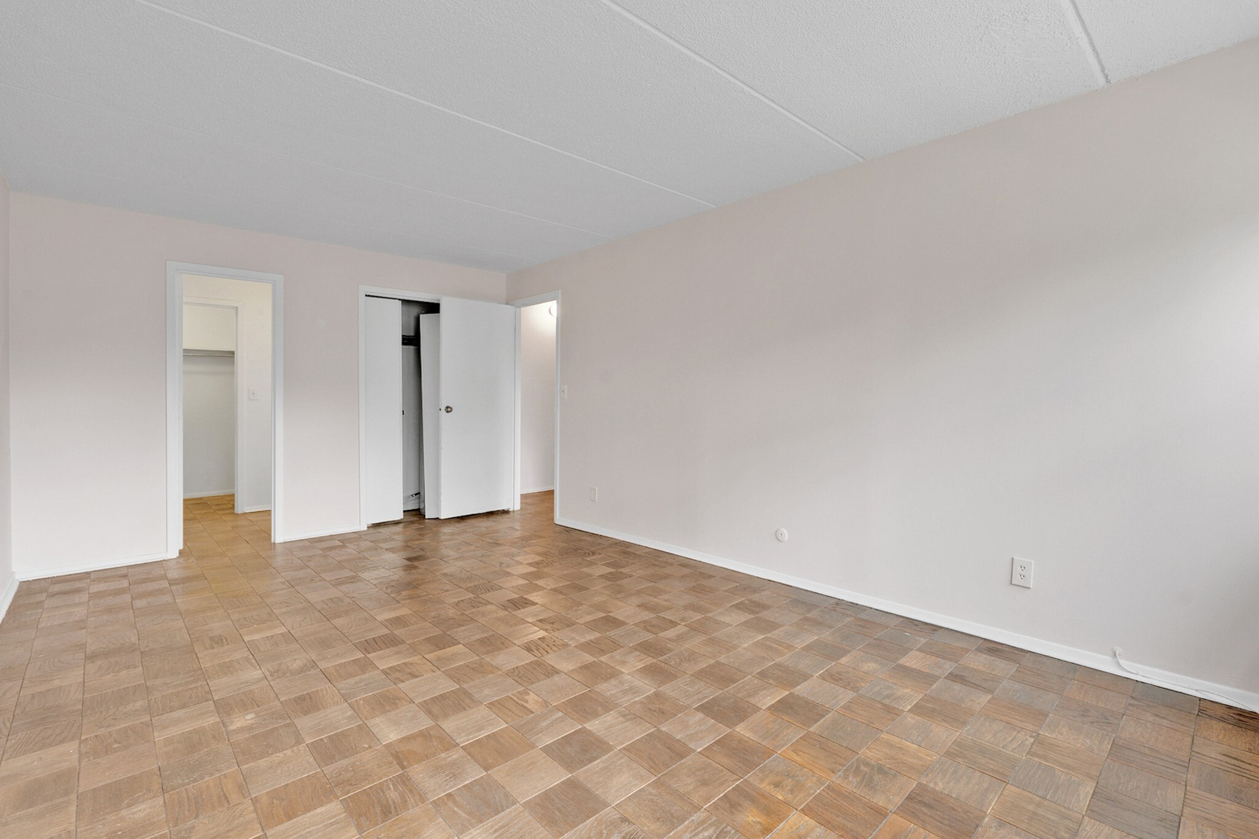1600 Center Avenue Unit# 4H