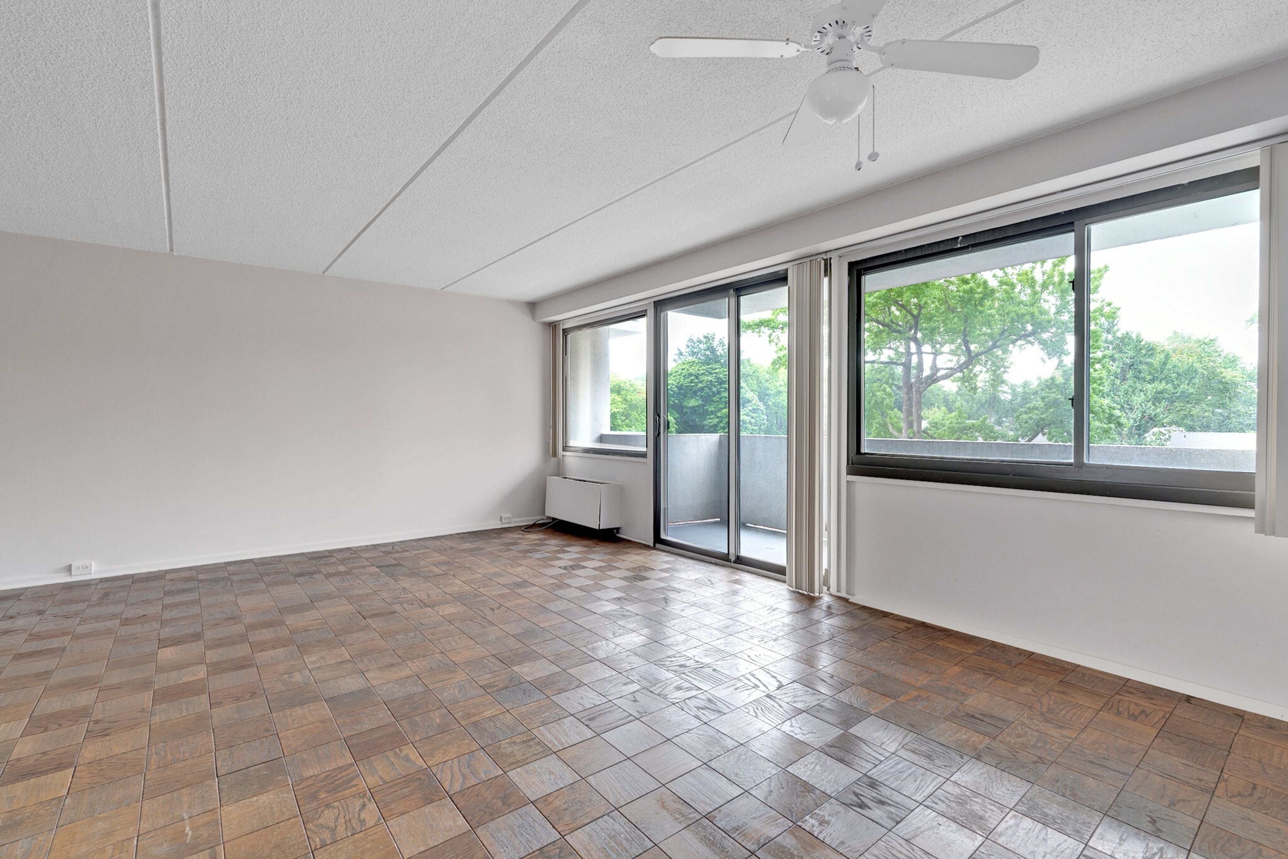 1600 Center Avenue Unit# 4H