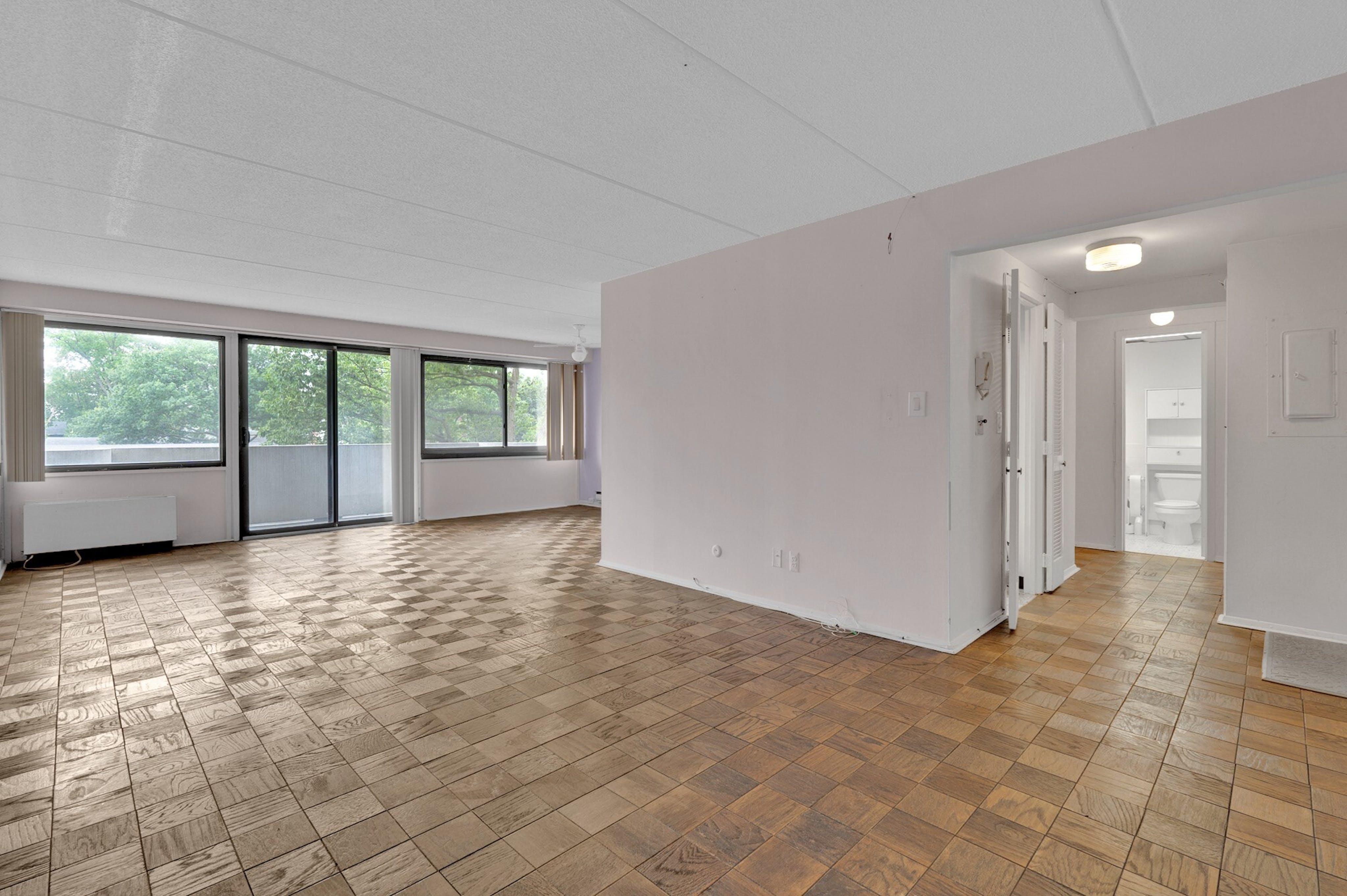 1600 Center Avenue Unit# 4H