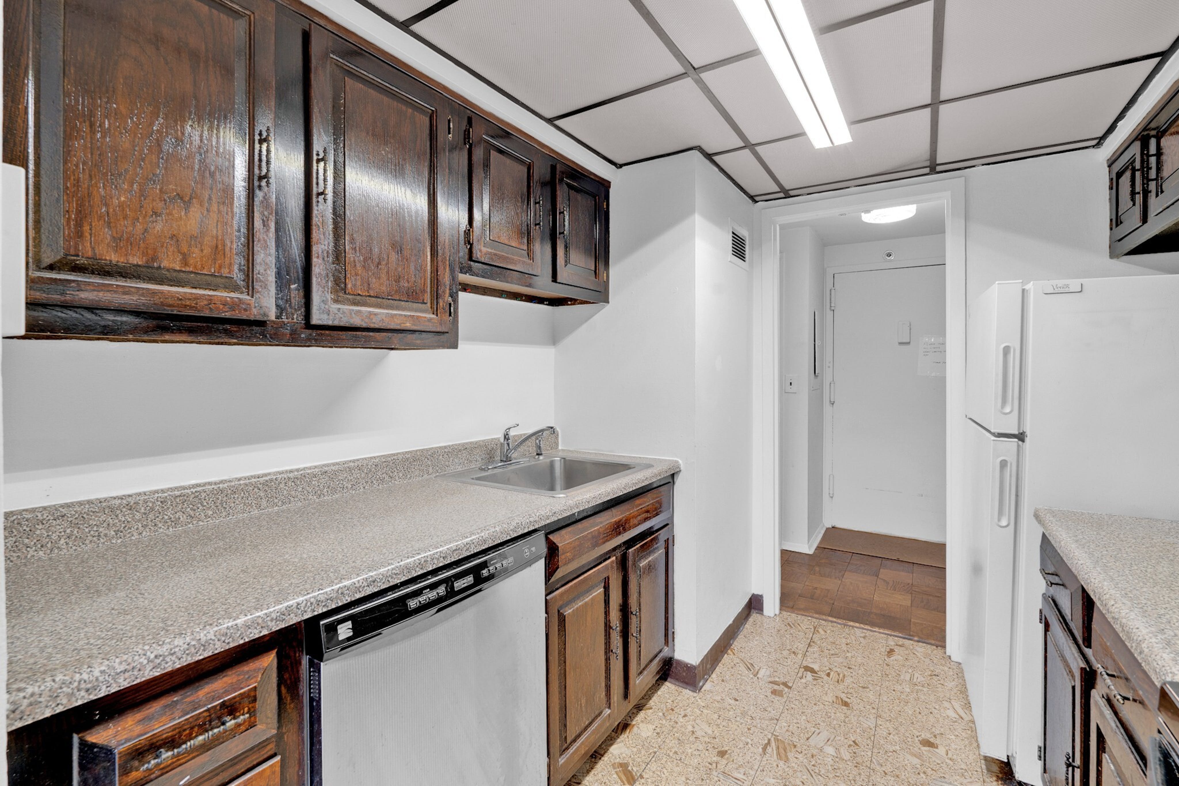 1600 Center Avenue Unit# 4H