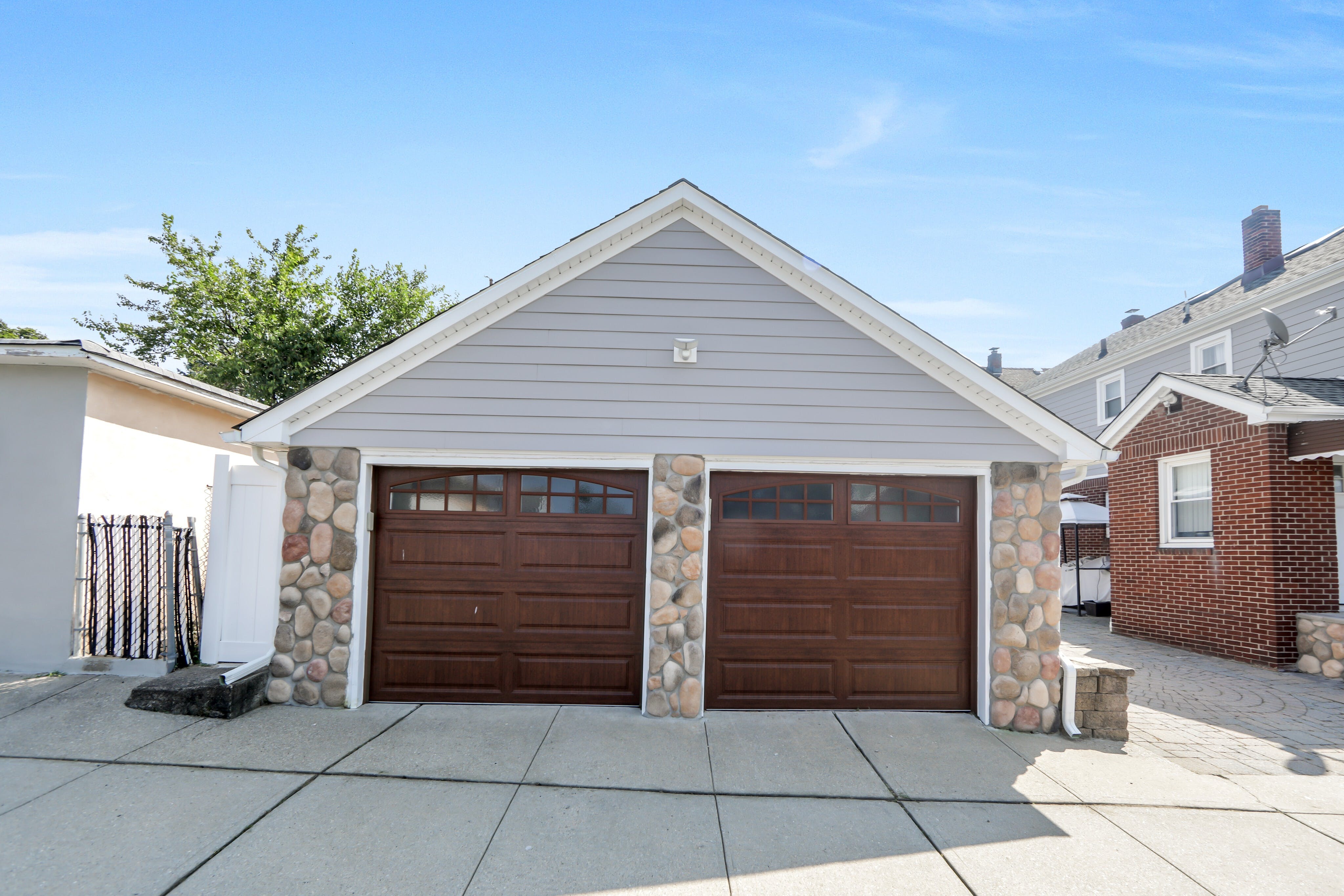 489 Madeline Avenue 