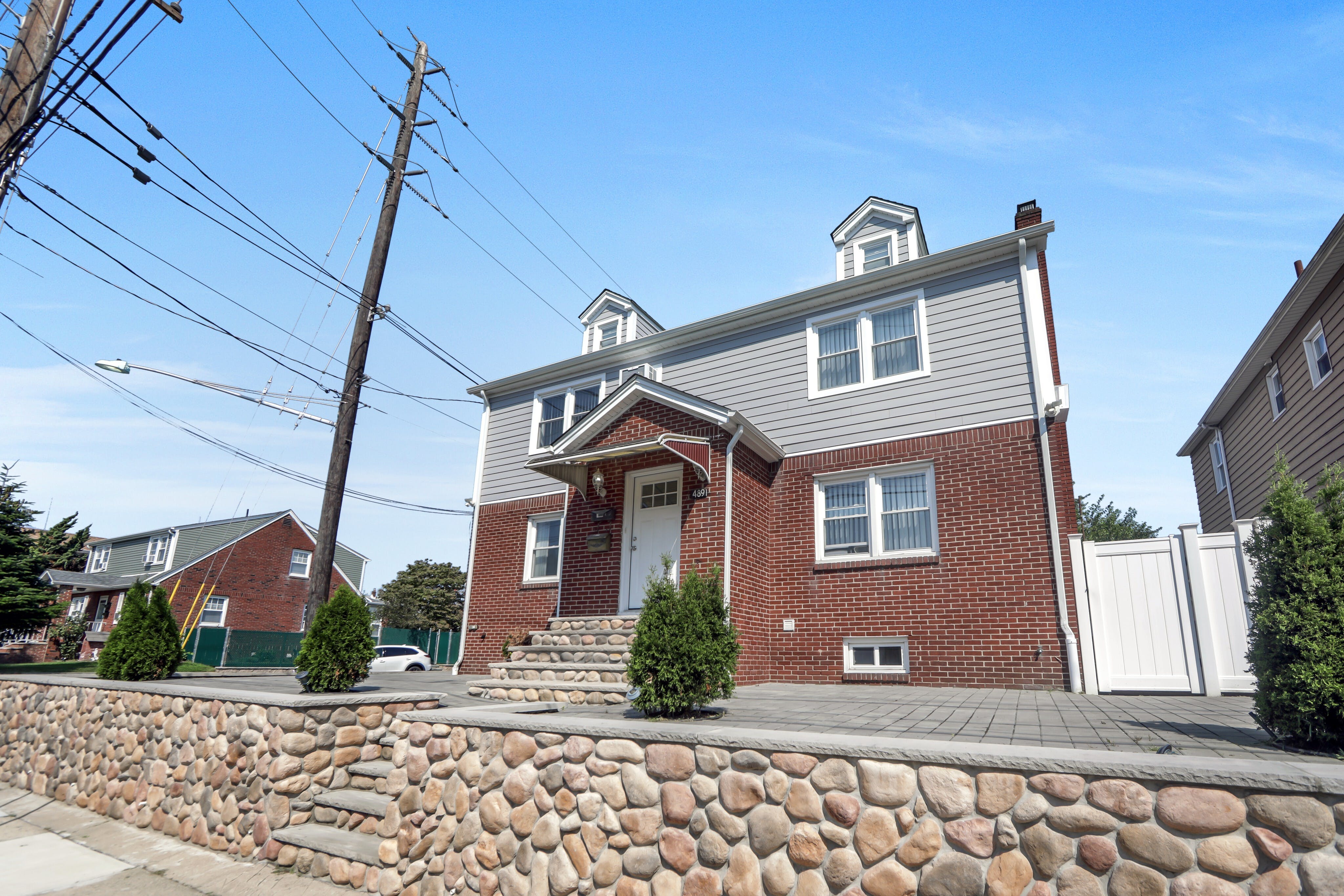 489 Madeline Avenue 