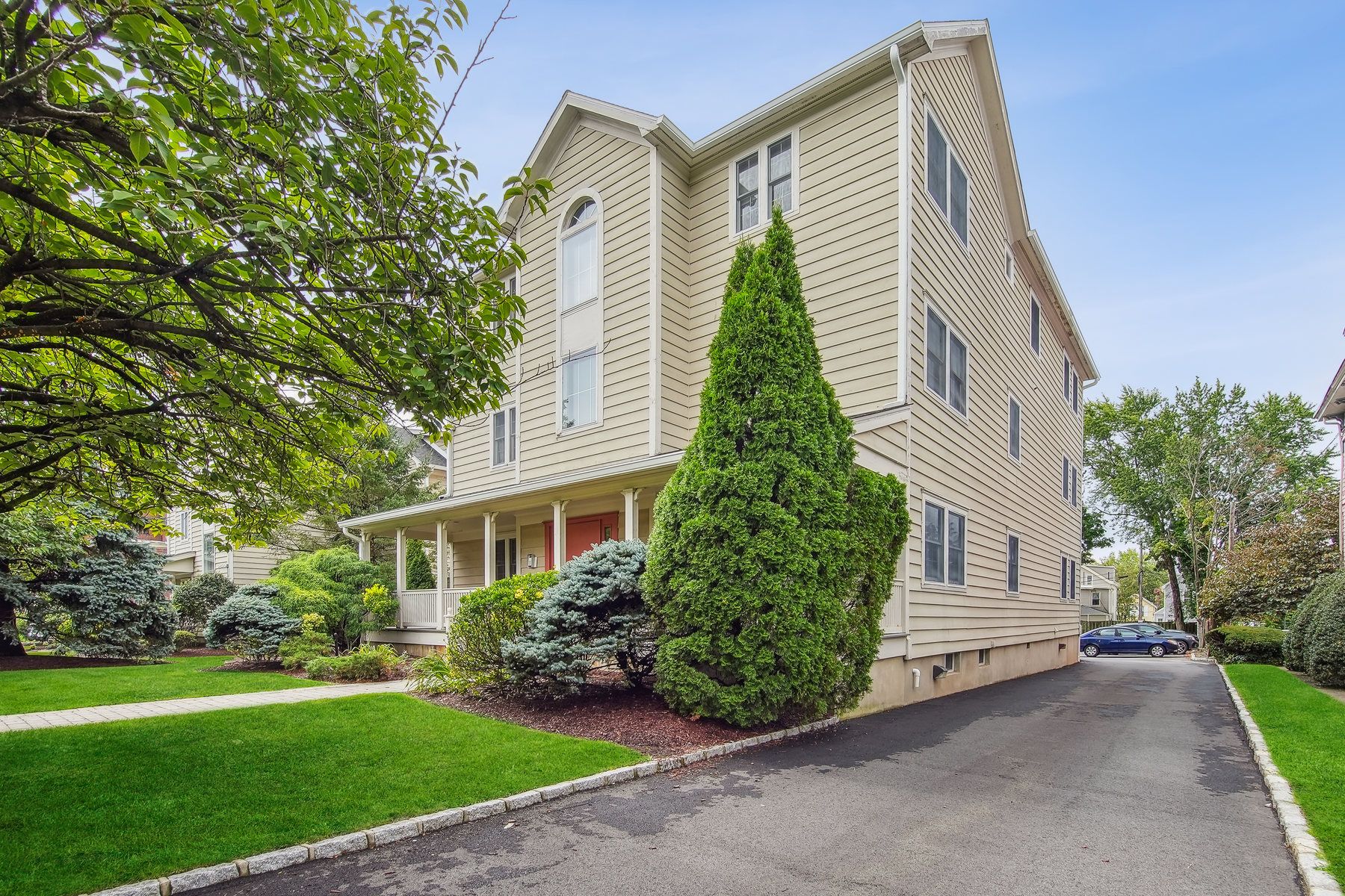 238 Claremont Avenue Unit# 5