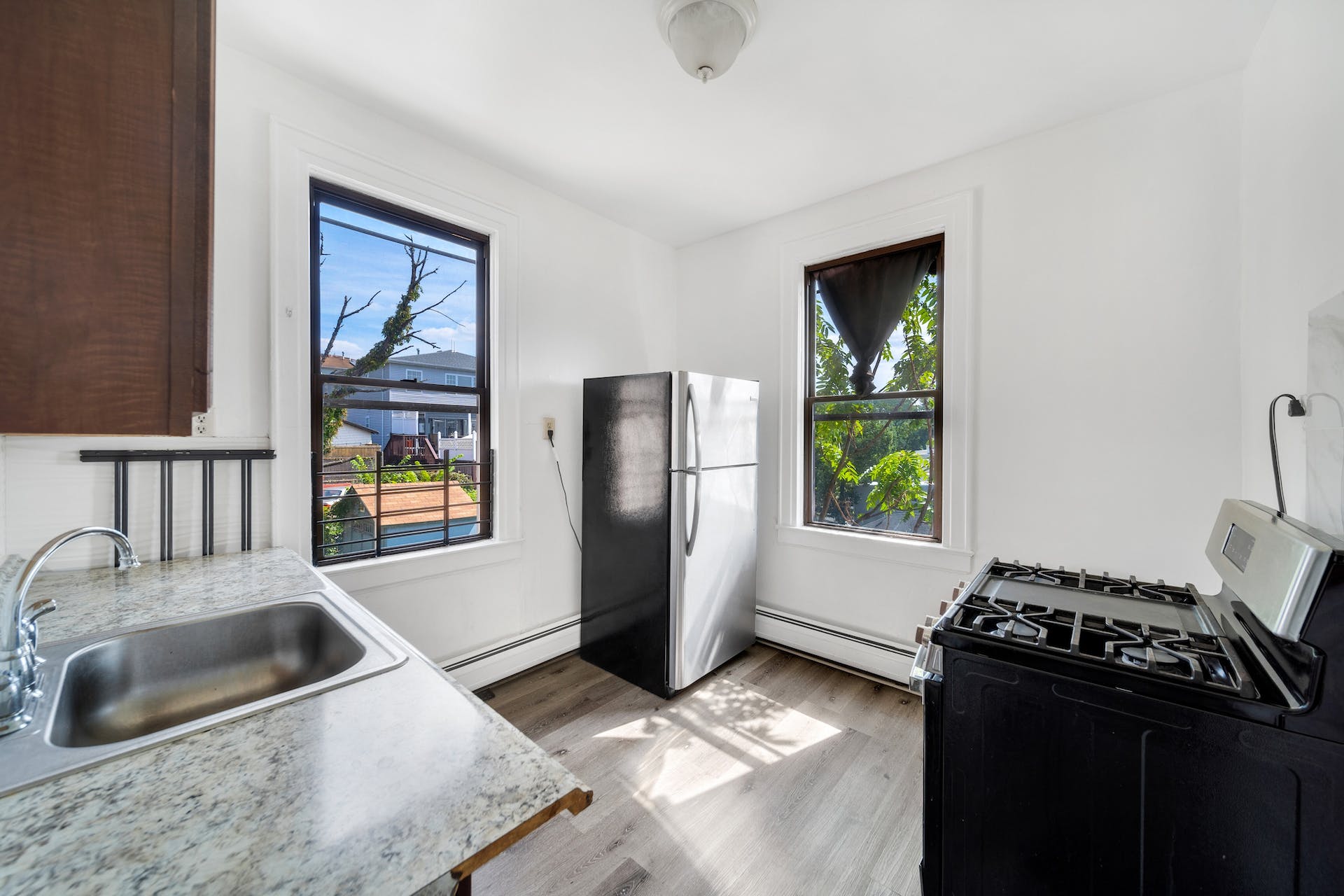 601 Columbia Ave, 202