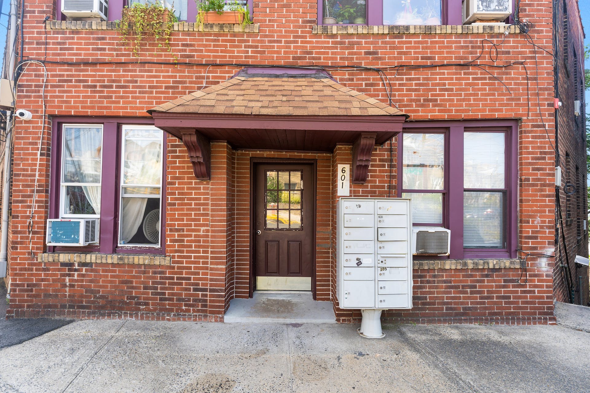 601 Columbia Ave, 202