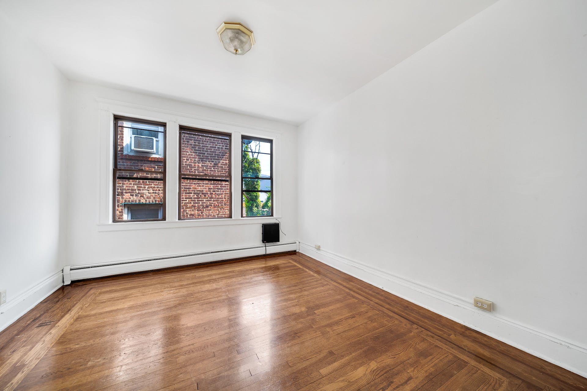 601 Columbia Ave, 202