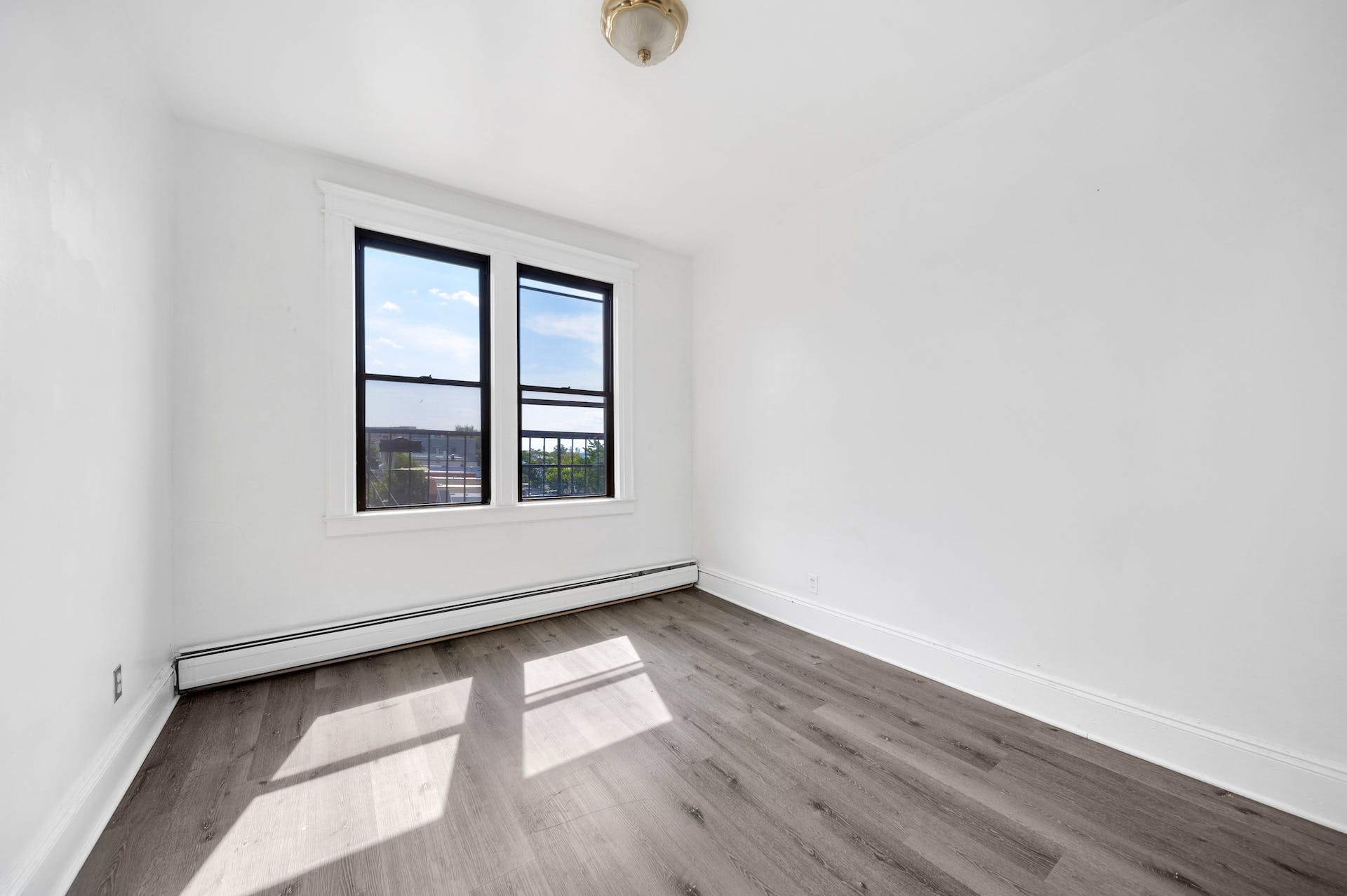 601 Columbia Ave, 202