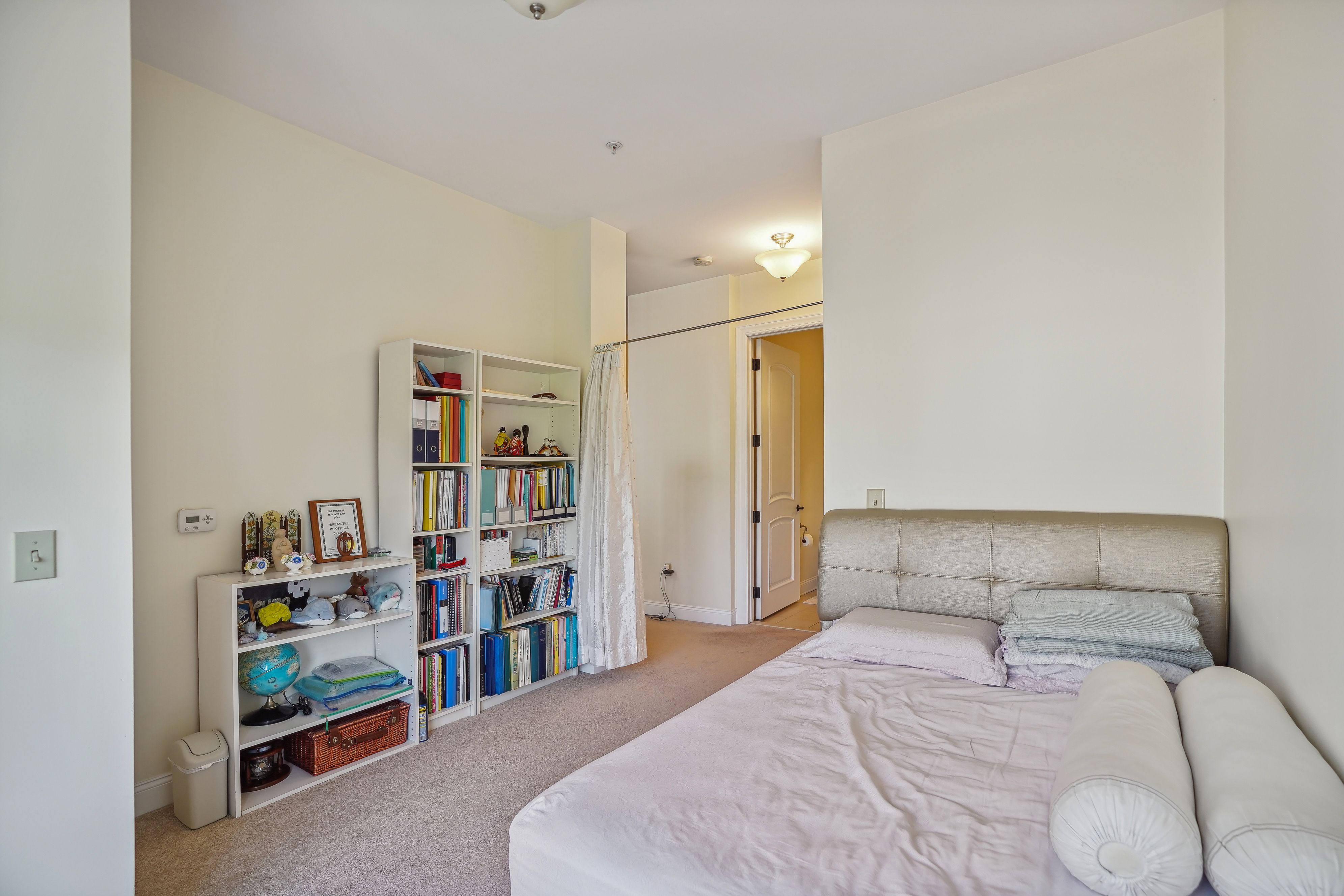 2307 The Plaza Unit# 2307
