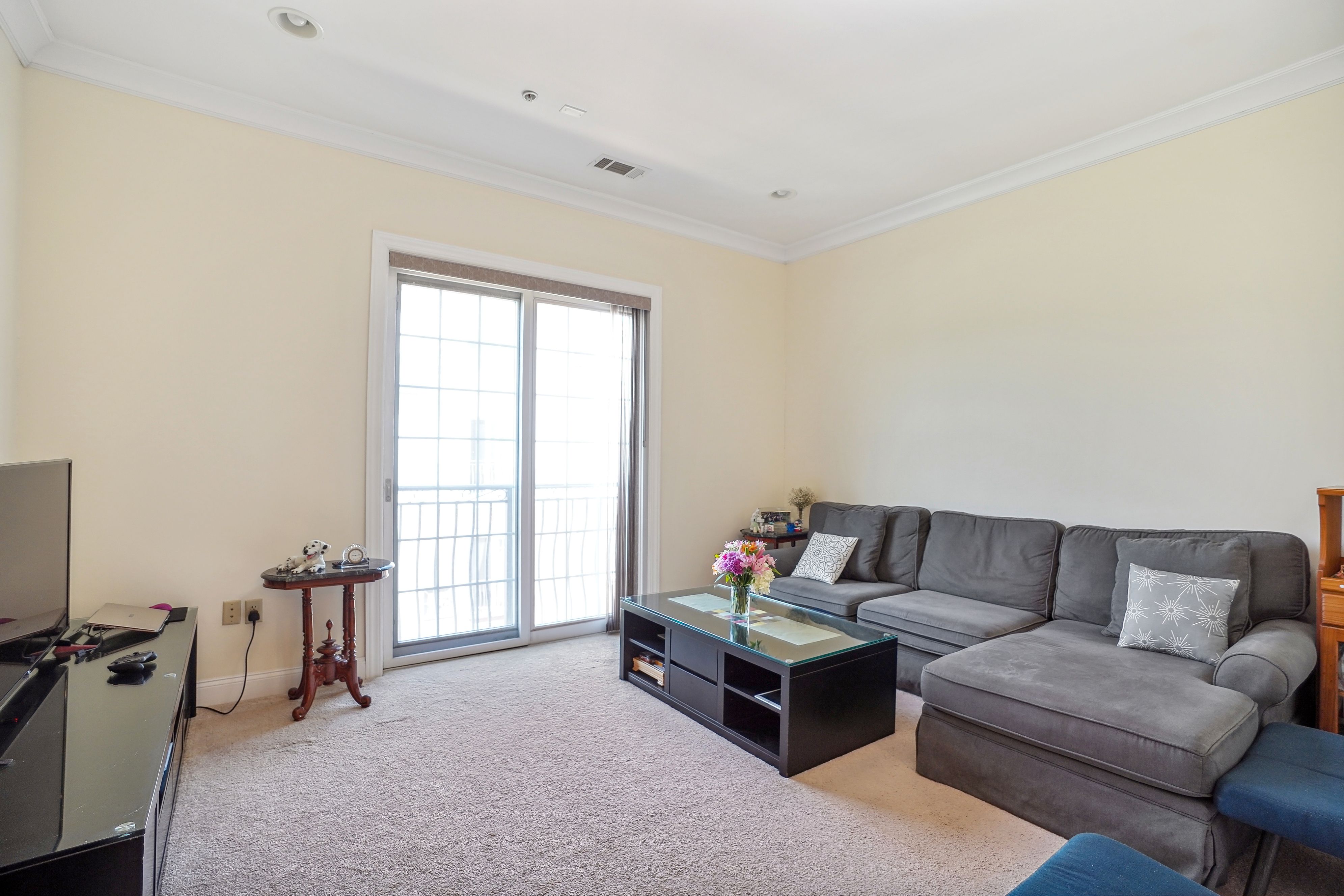2307 The Plaza Unit# 2307
