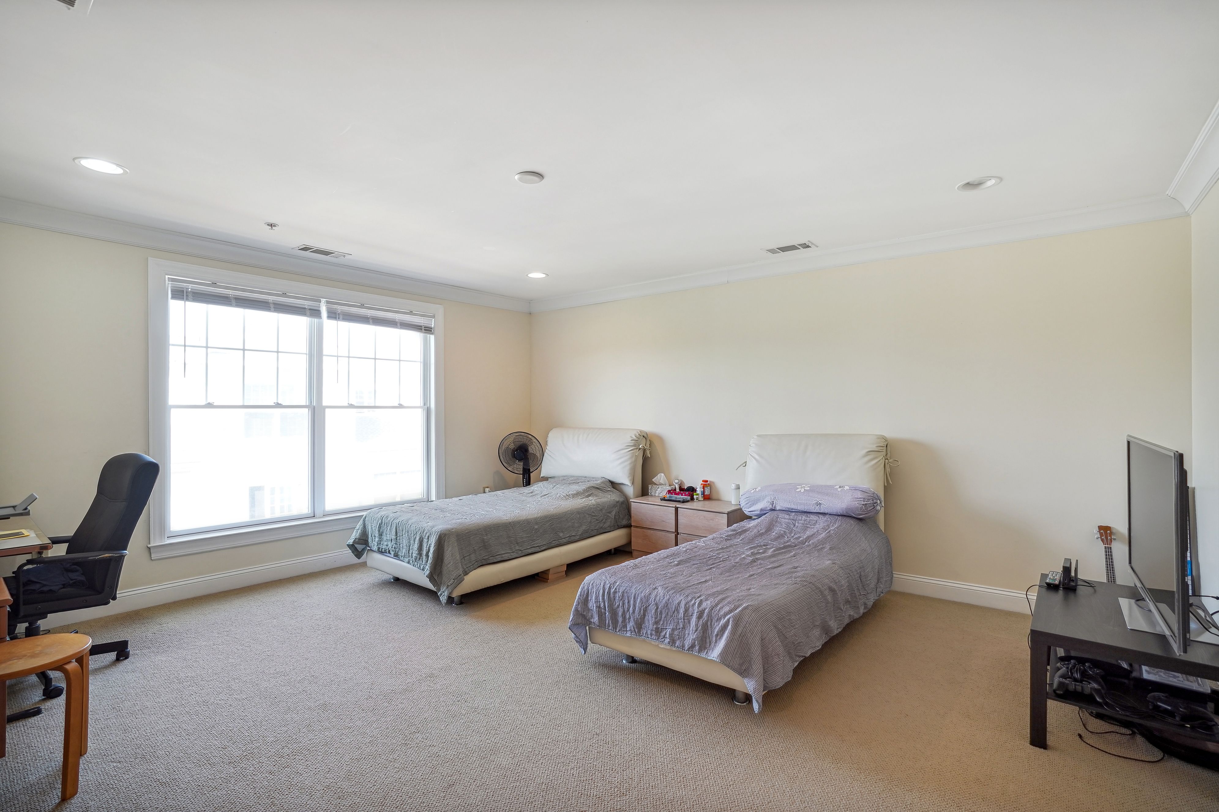 2307 The Plaza Unit# 2307