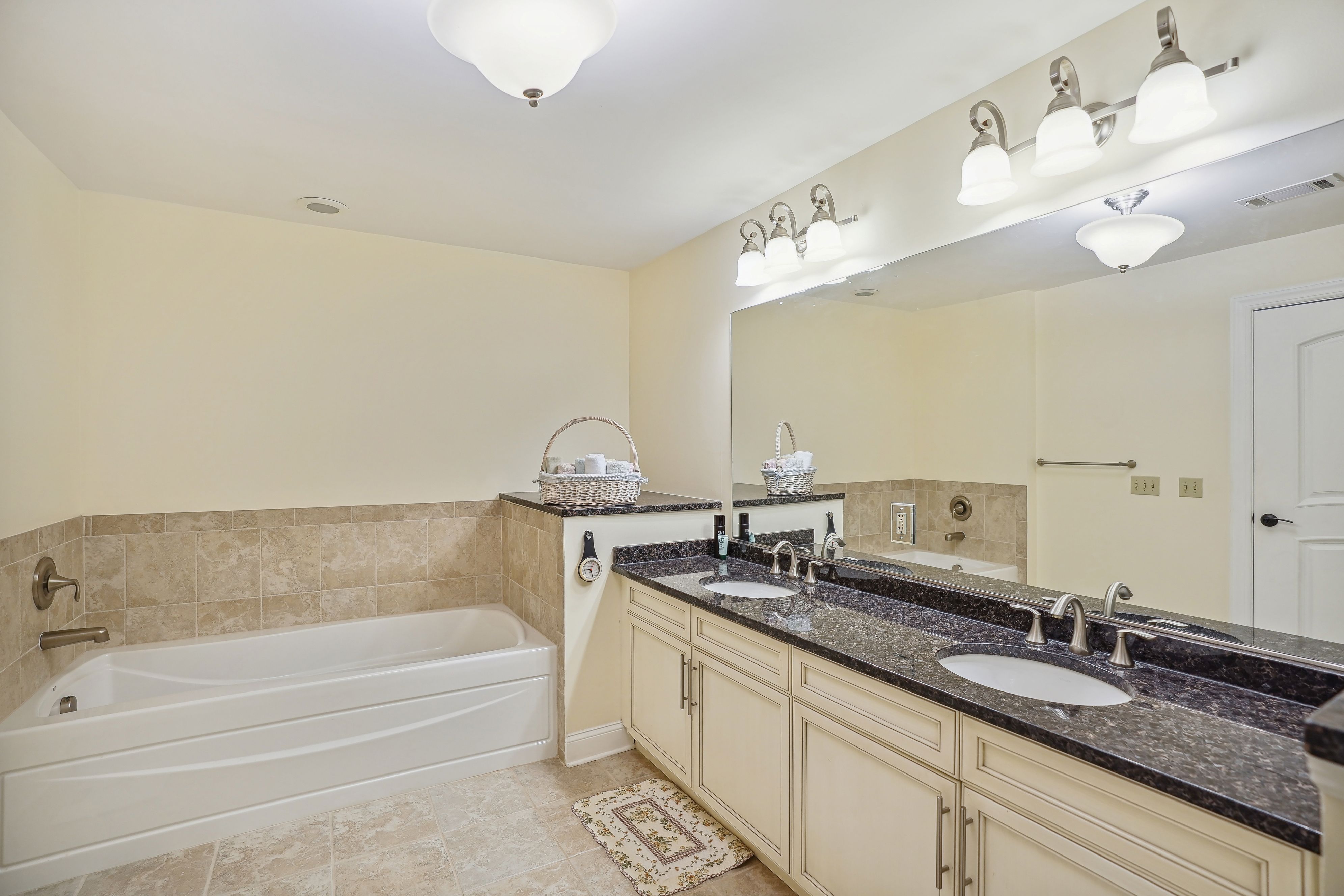 2307 The Plaza Unit# 2307