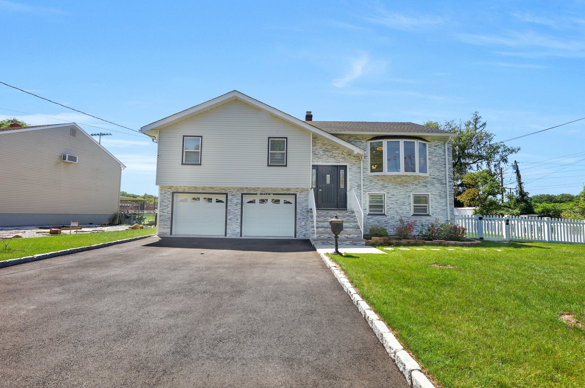 10 Ray Avenue 